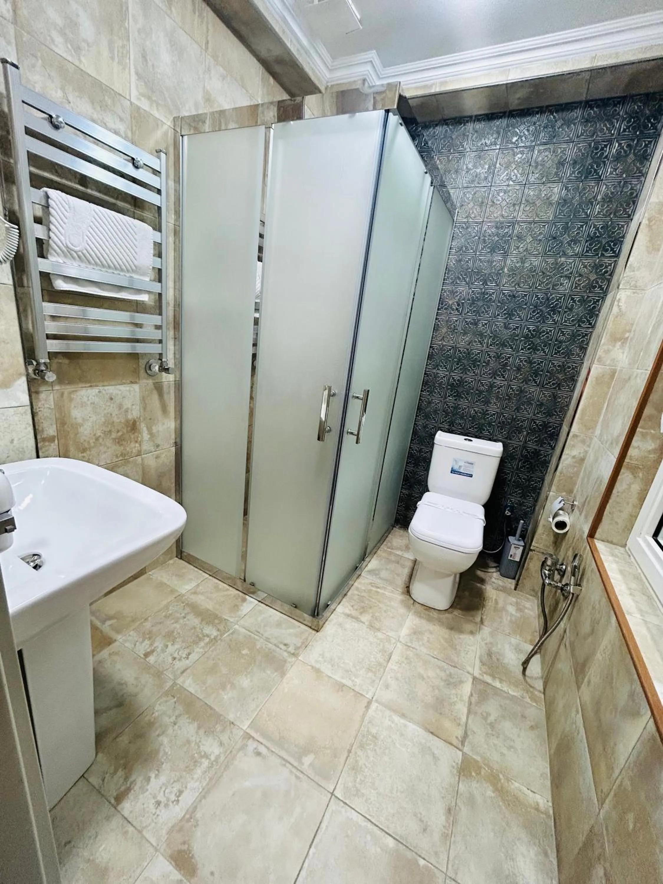 Shower in Parliament Hotel Baku