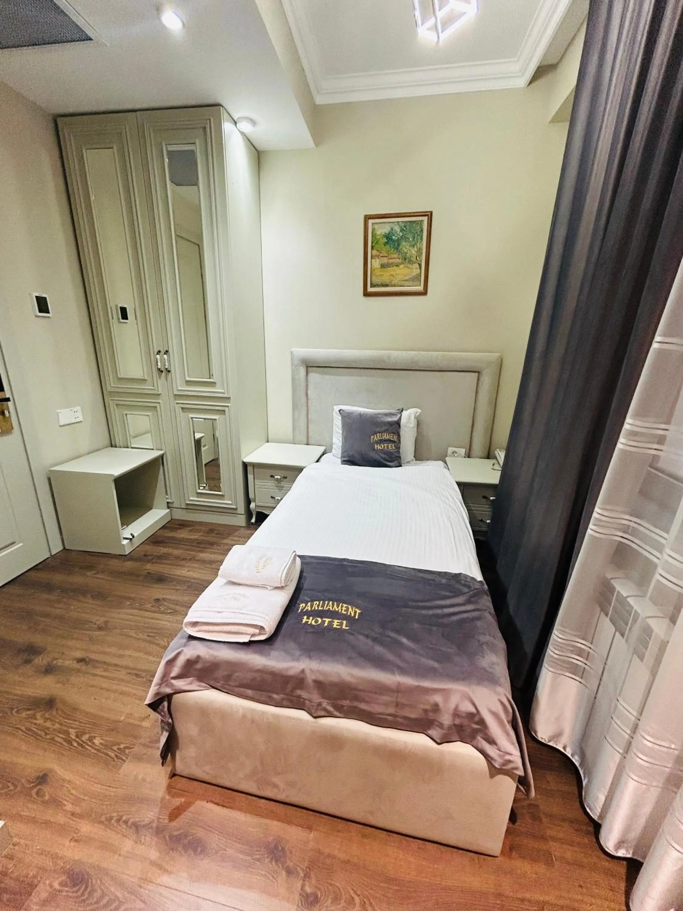 Bed in Parliament Hotel Baku