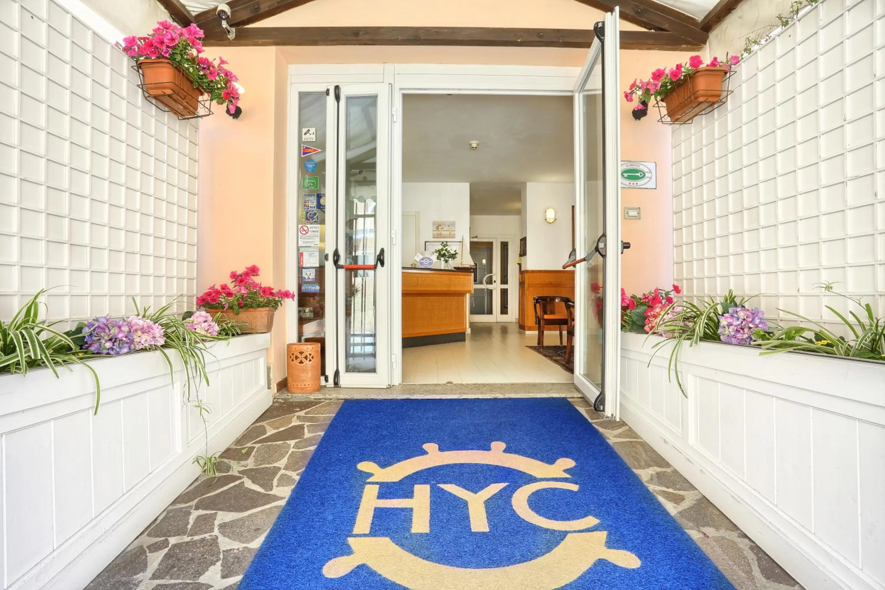 Facade/entrance in Hotel Yacht Club