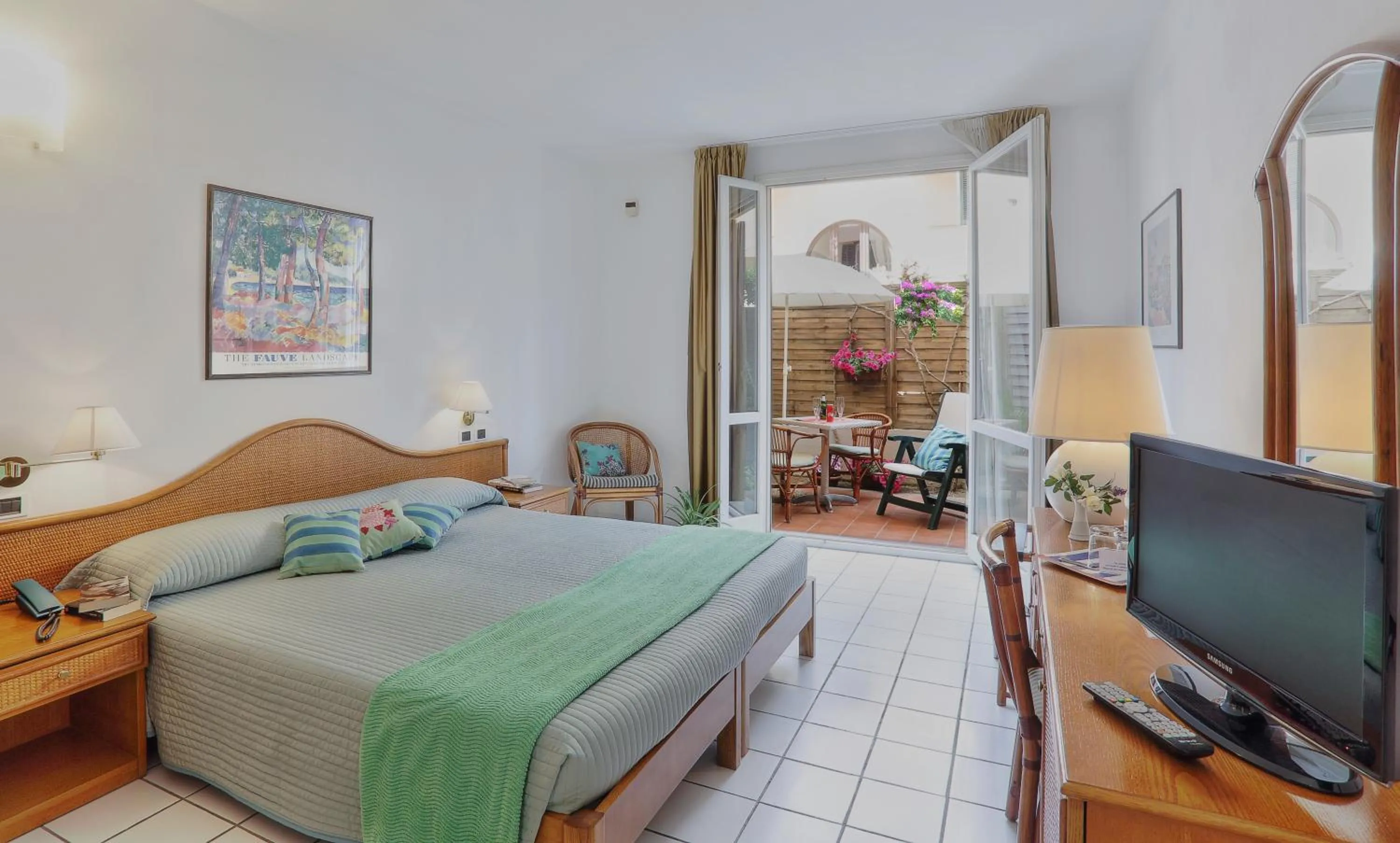 Bedroom, Bed in Hotel Yacht Club