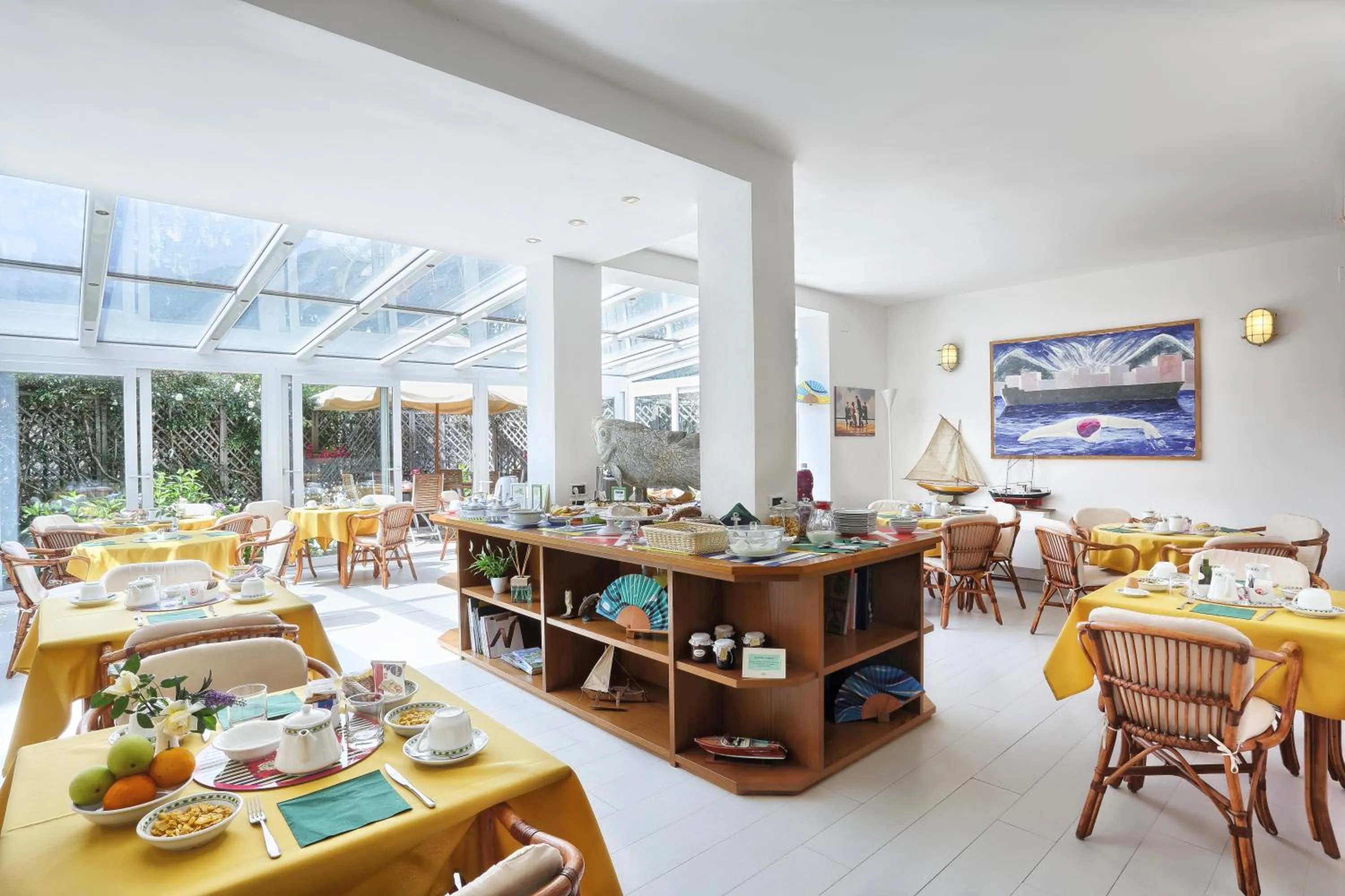 Lounge or bar in Hotel Yacht Club