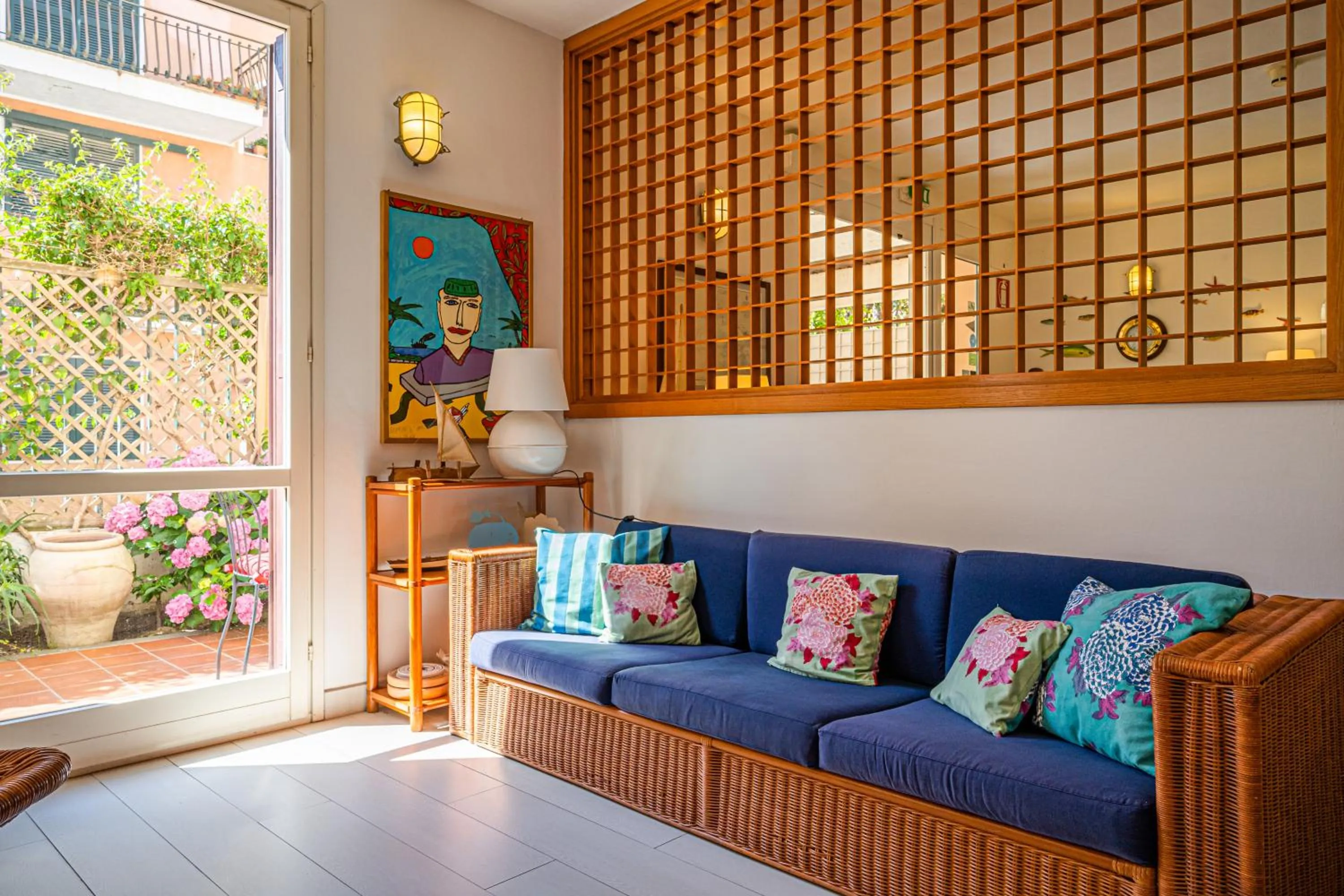 Communal lounge/ TV room in Hotel Yacht Club