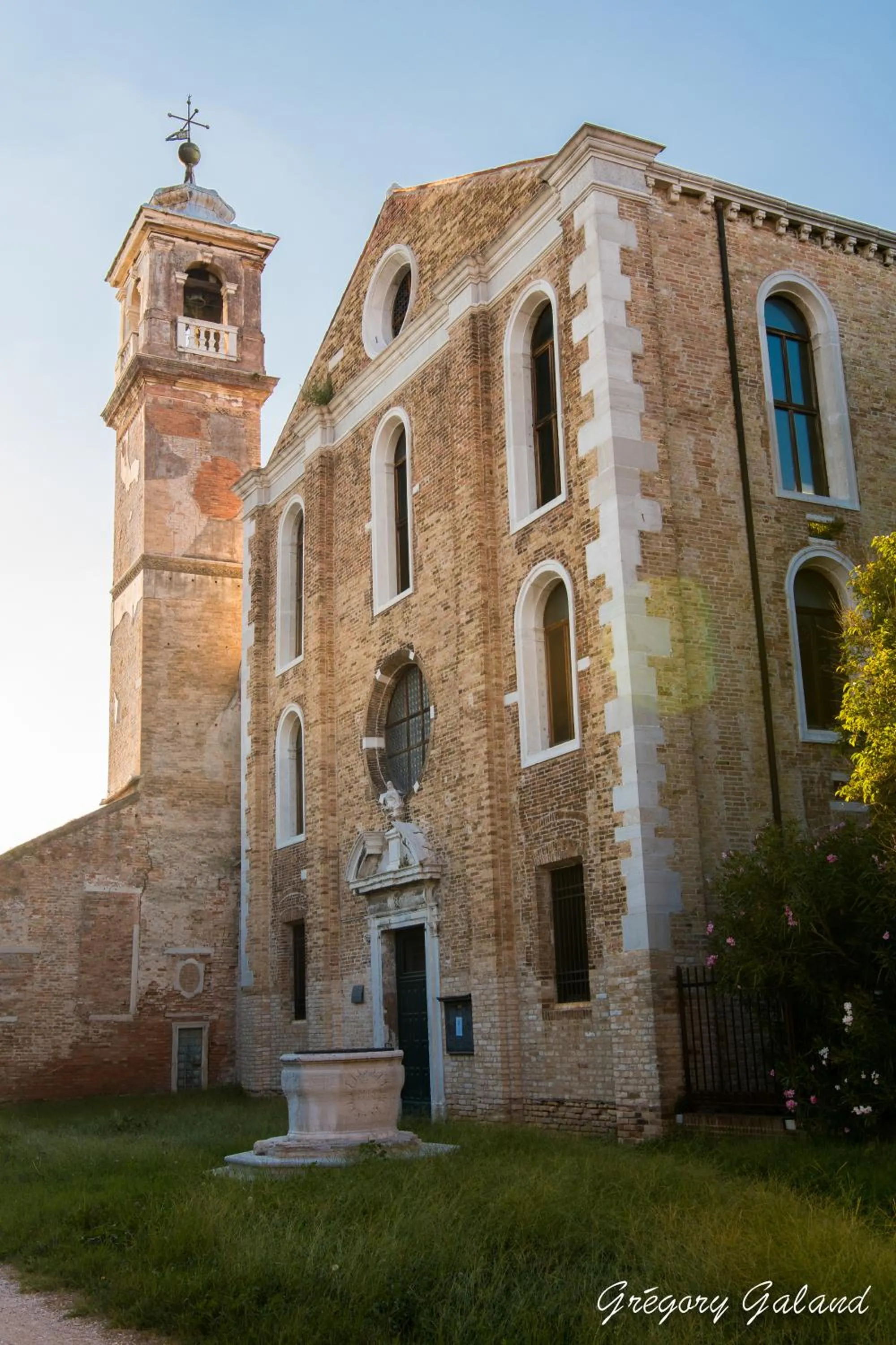 Property building in Al Soffiador