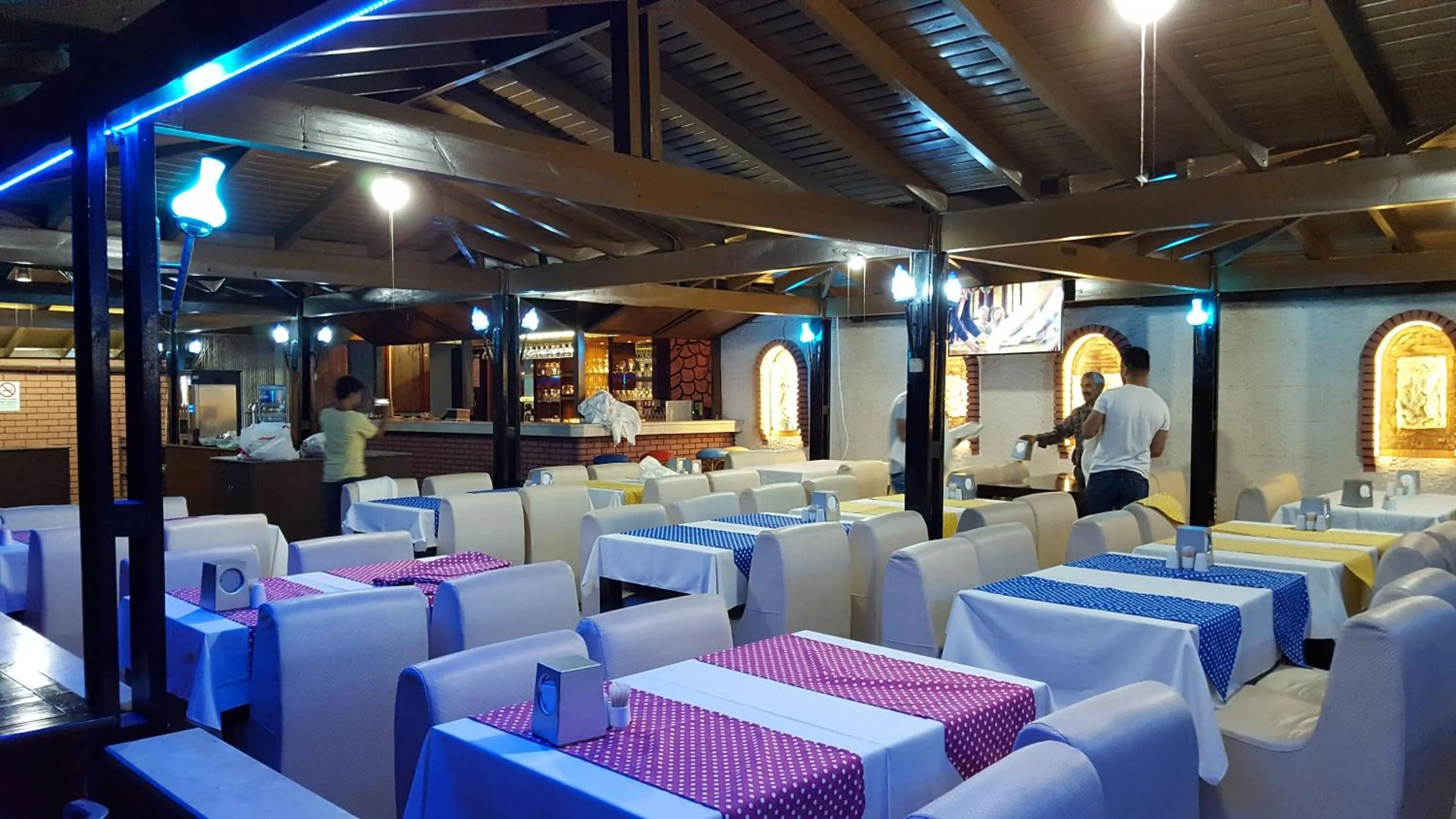 Restaurant/places to eat in Miranda Moral Beach