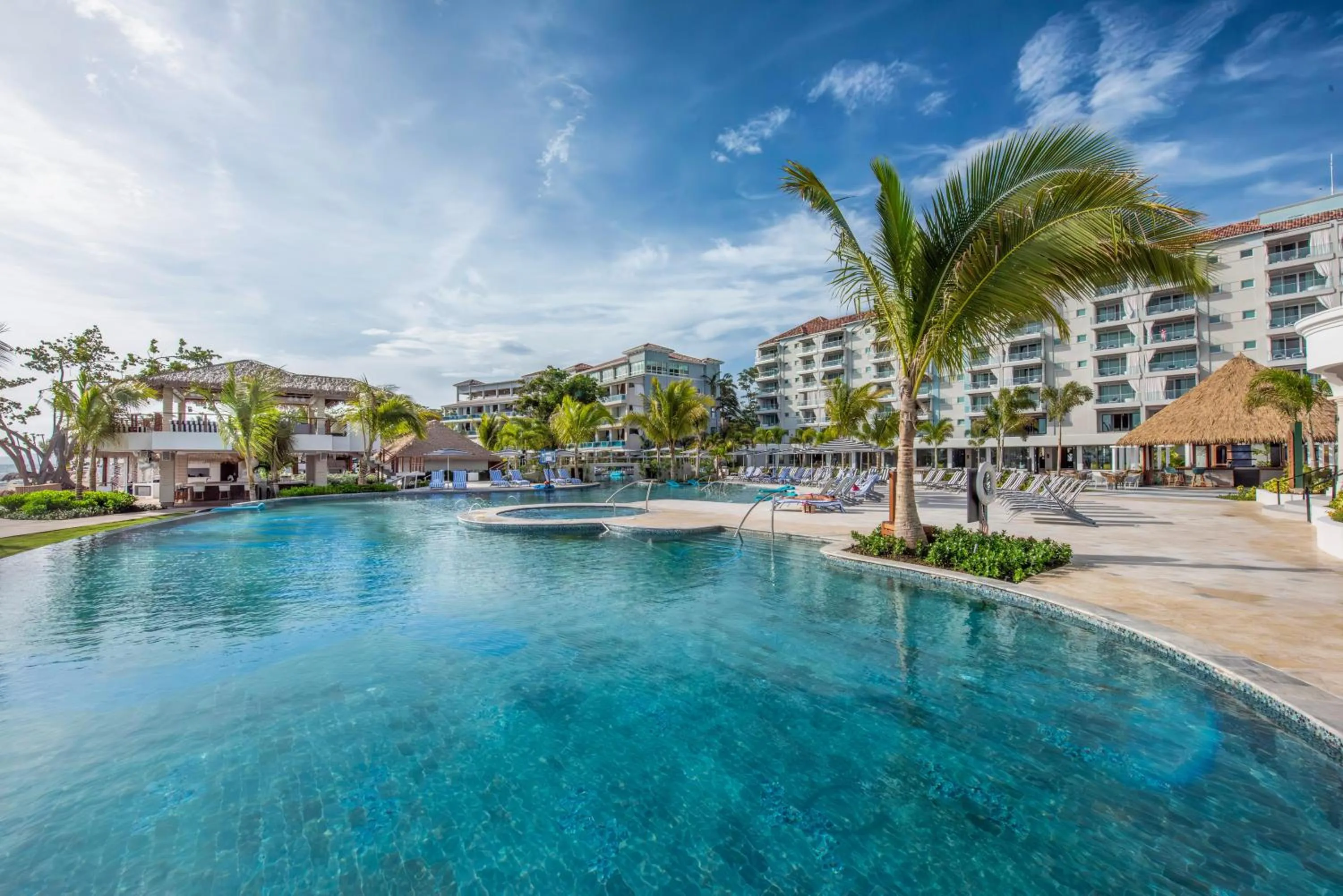 Swimming pool in Sandals Dunns River All Inclusive Couples Only