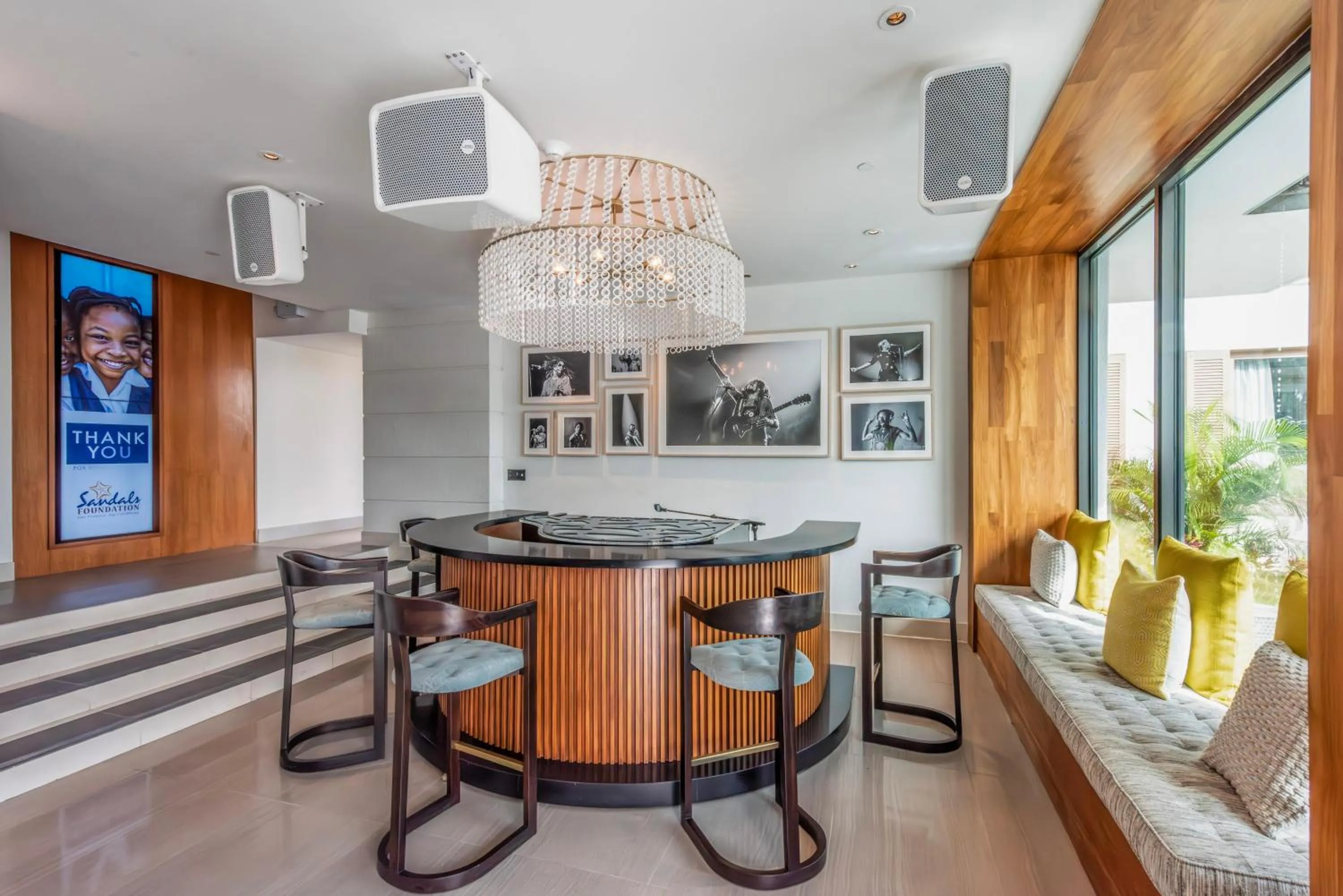 Lounge or bar in Sandals Dunns River All Inclusive Couples Only