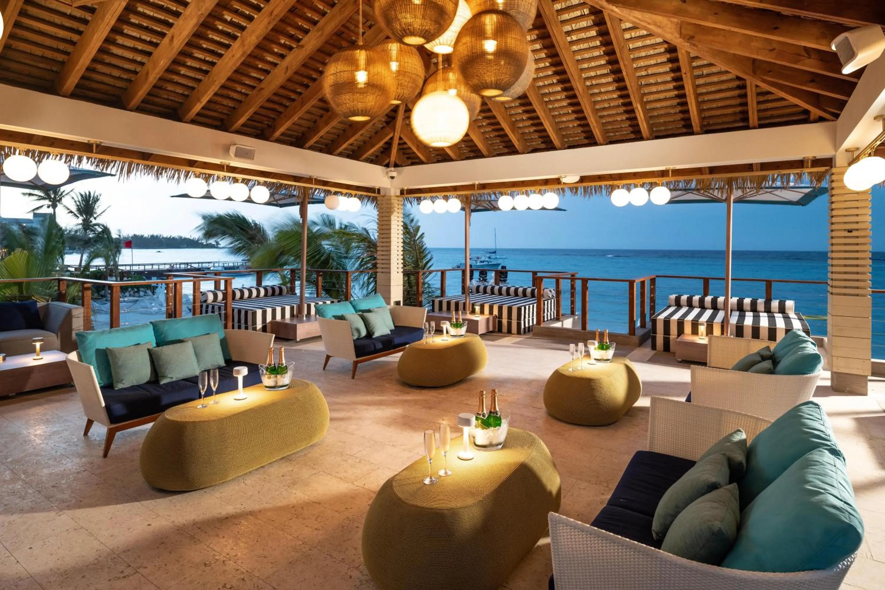 Lounge or bar in Sandals Dunns River All Inclusive Couples Only