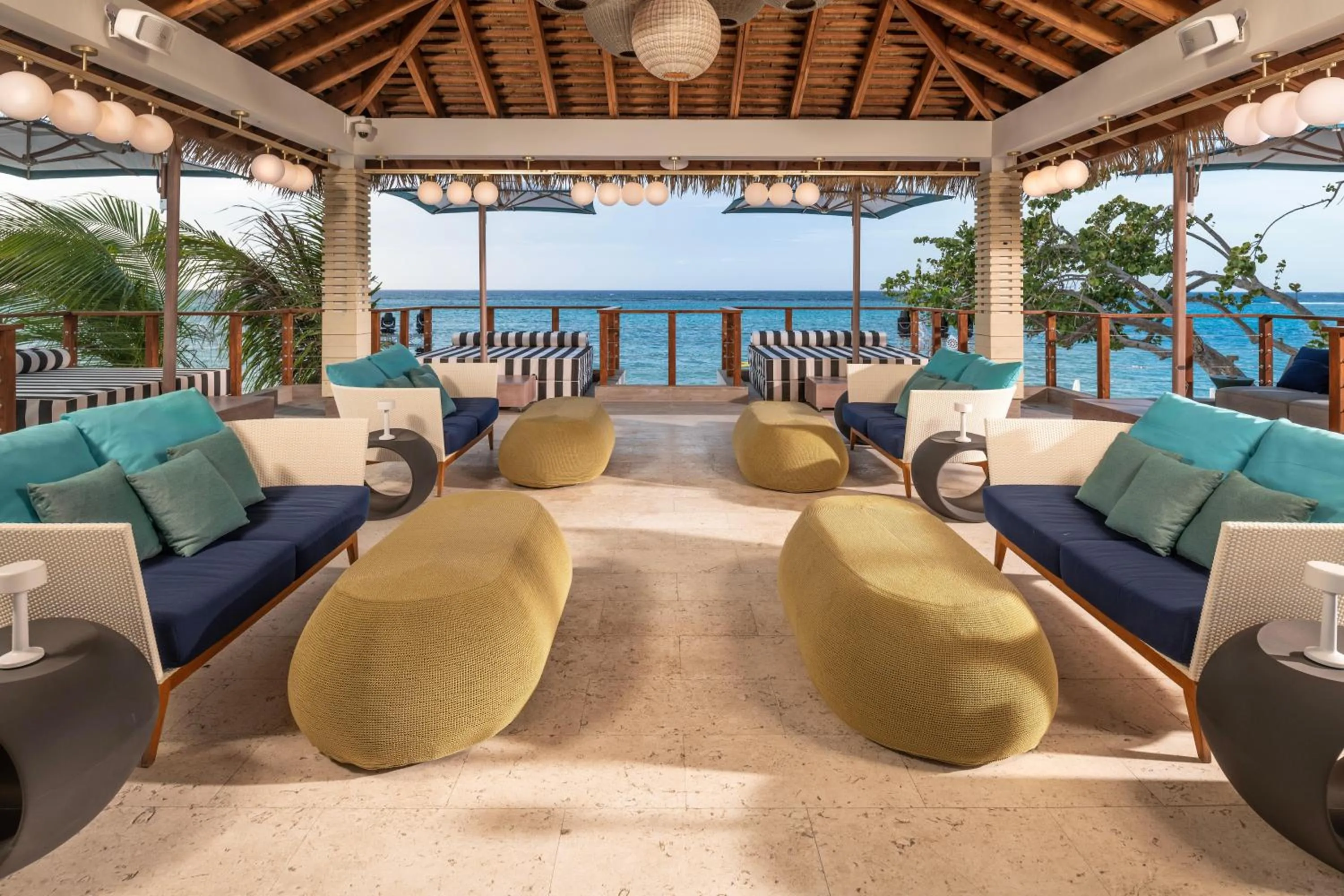 Lounge or bar in Sandals Dunns River All Inclusive Couples Only