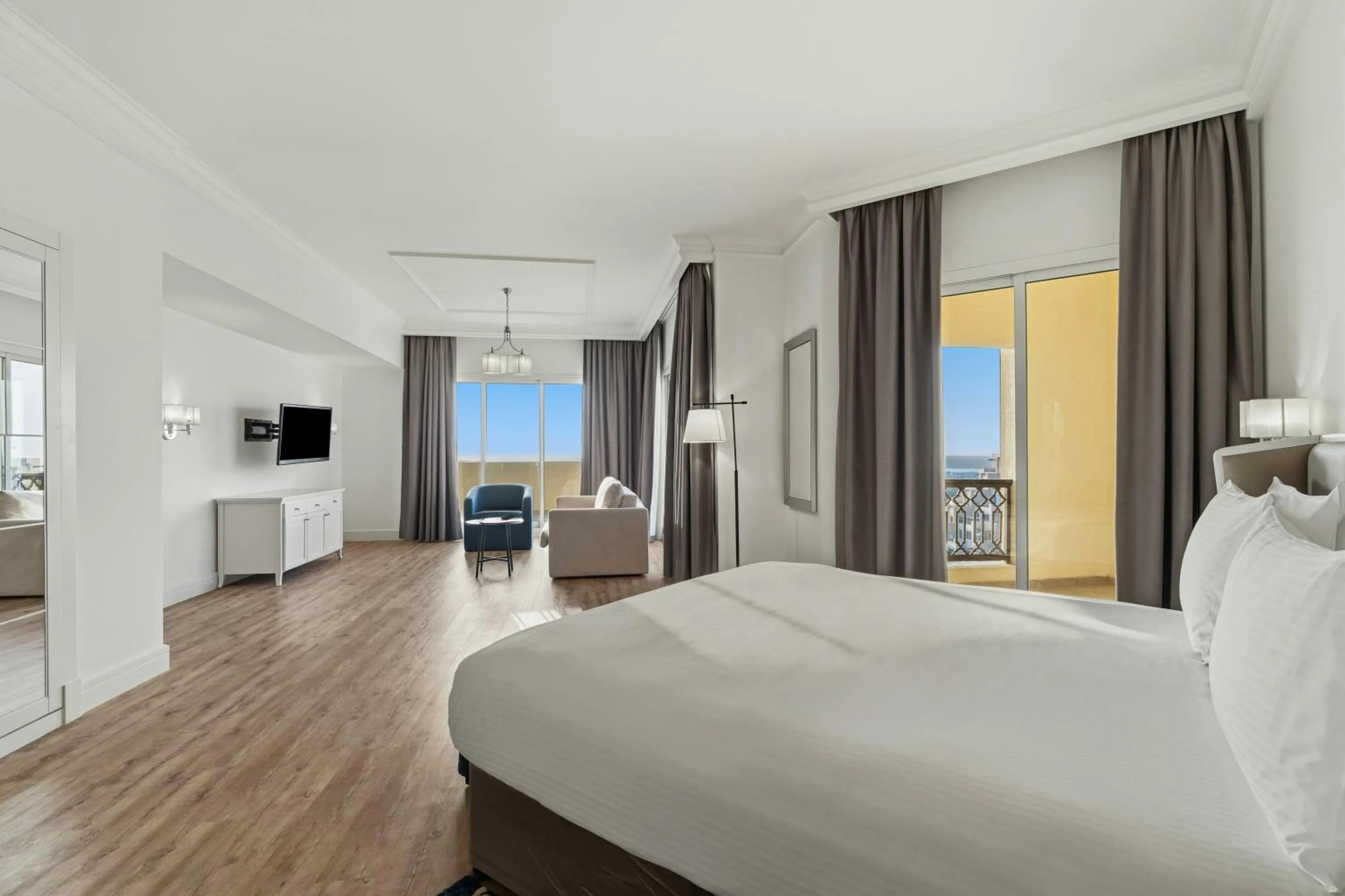 Seating area, Bed in Rixos Bab Al Bahr - Ultra All Inclusive