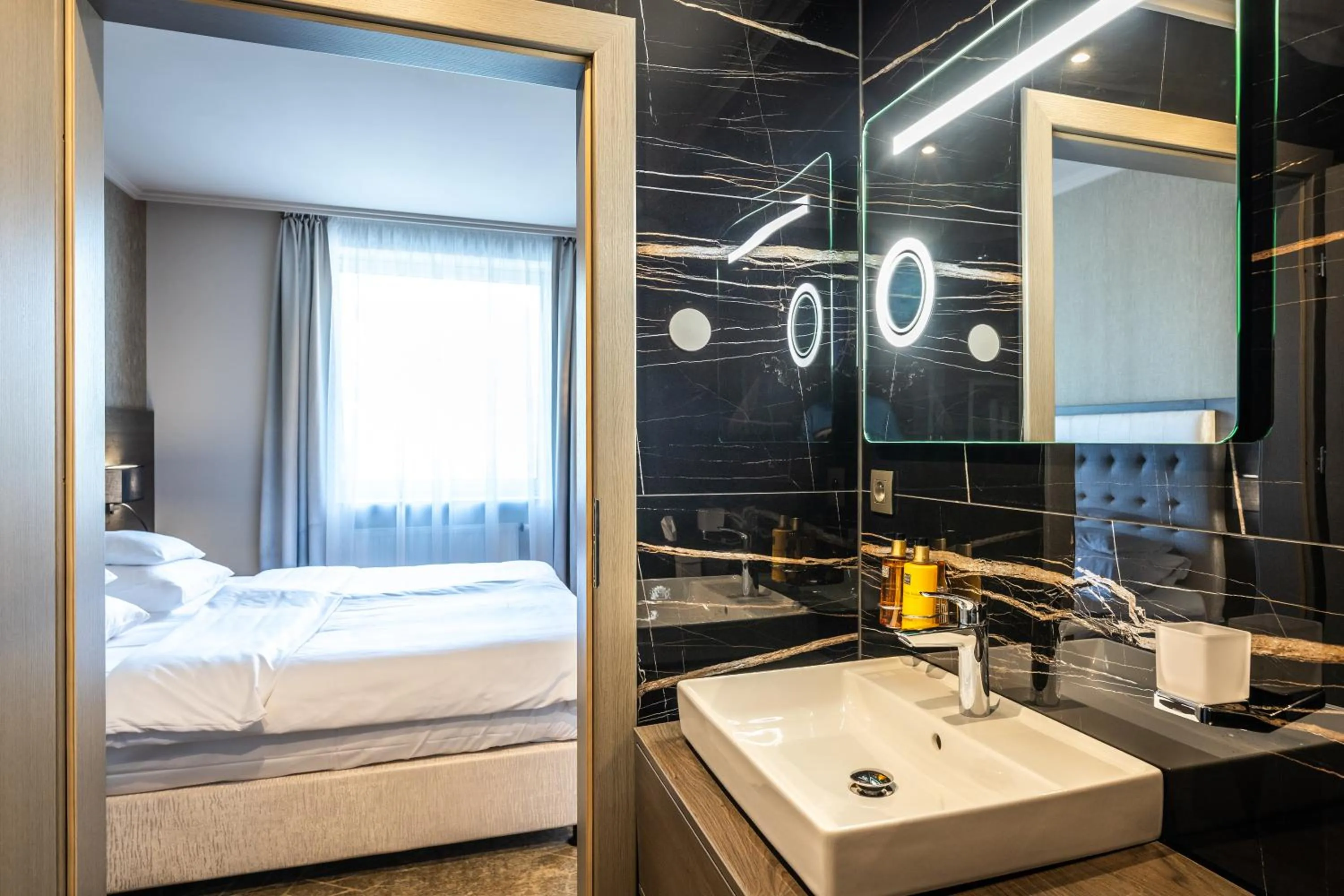 Bathroom, Bed in HOTEL EUROPA