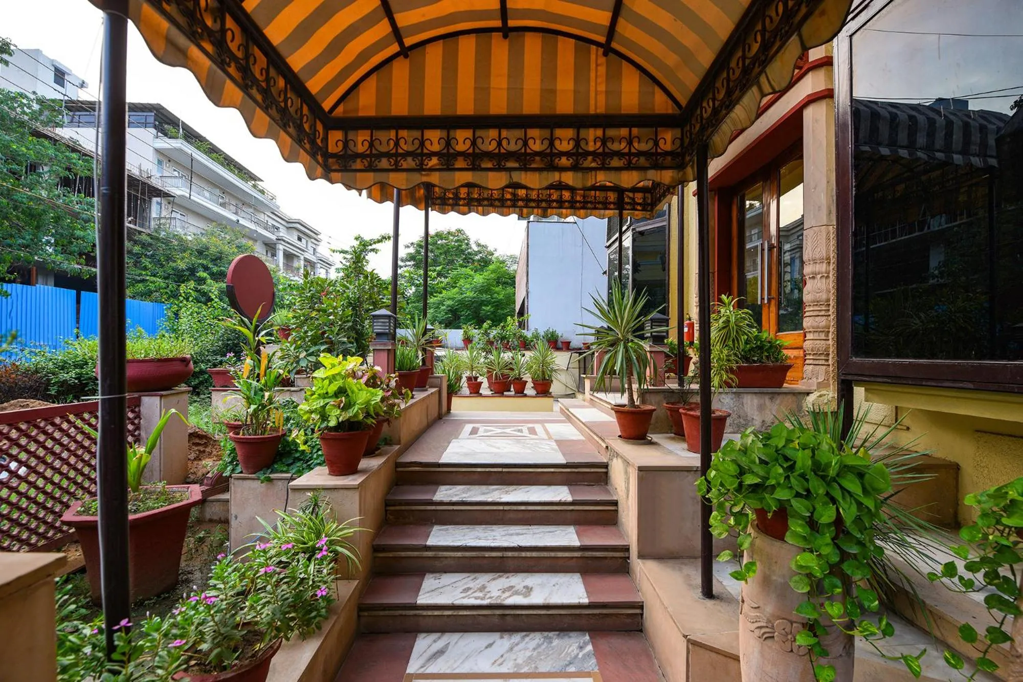 Facade/entrance in FabHotel Siris 18 - Aravali Biodiversity Park
