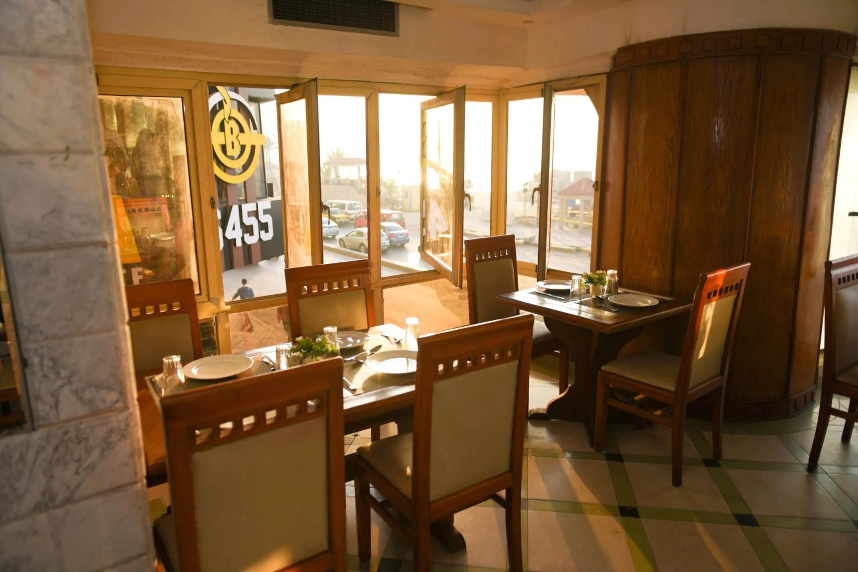 Restaurant/places to eat in Regency Hotel Alexandria