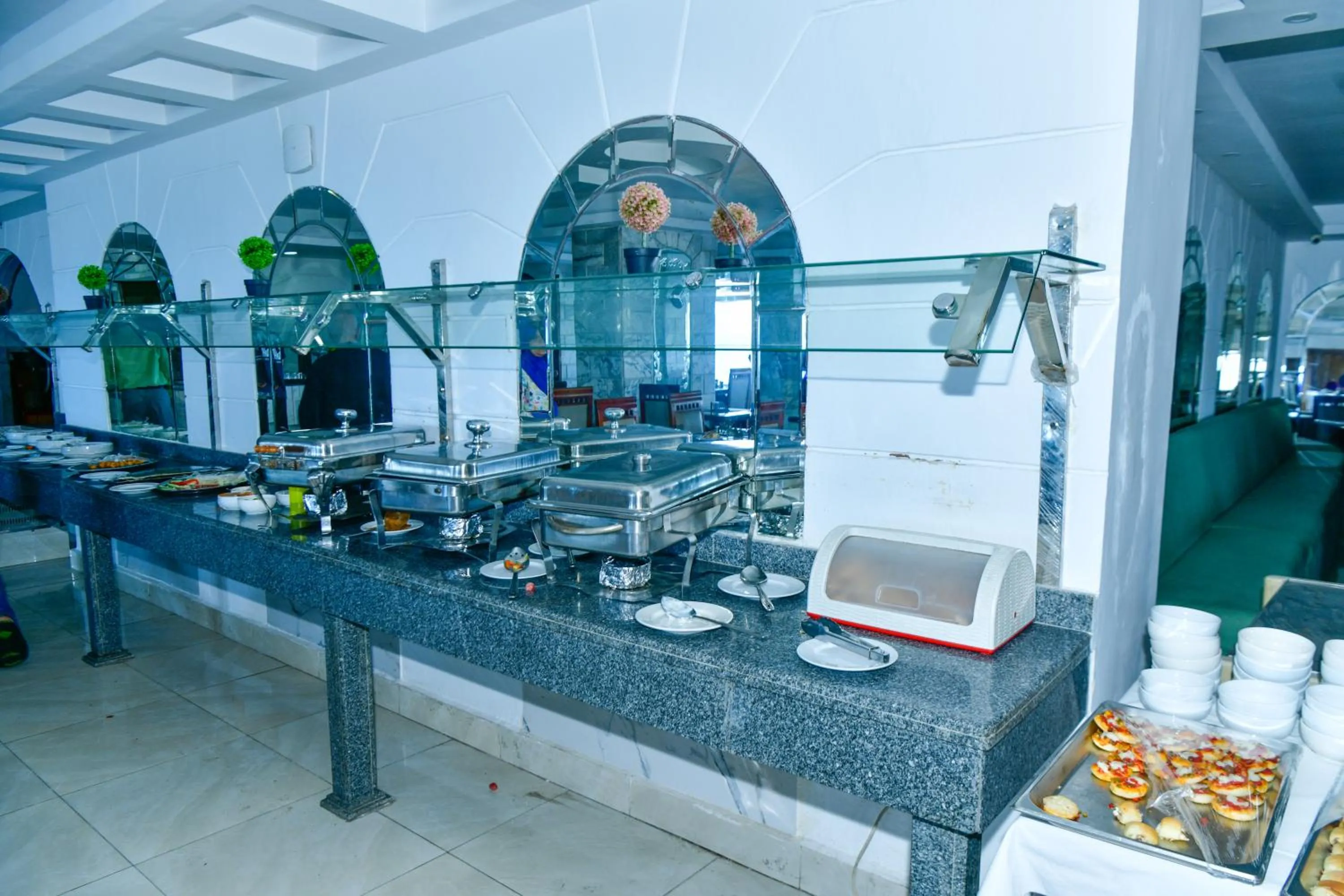 Restaurant/places to eat in Regency Hotel Alexandria