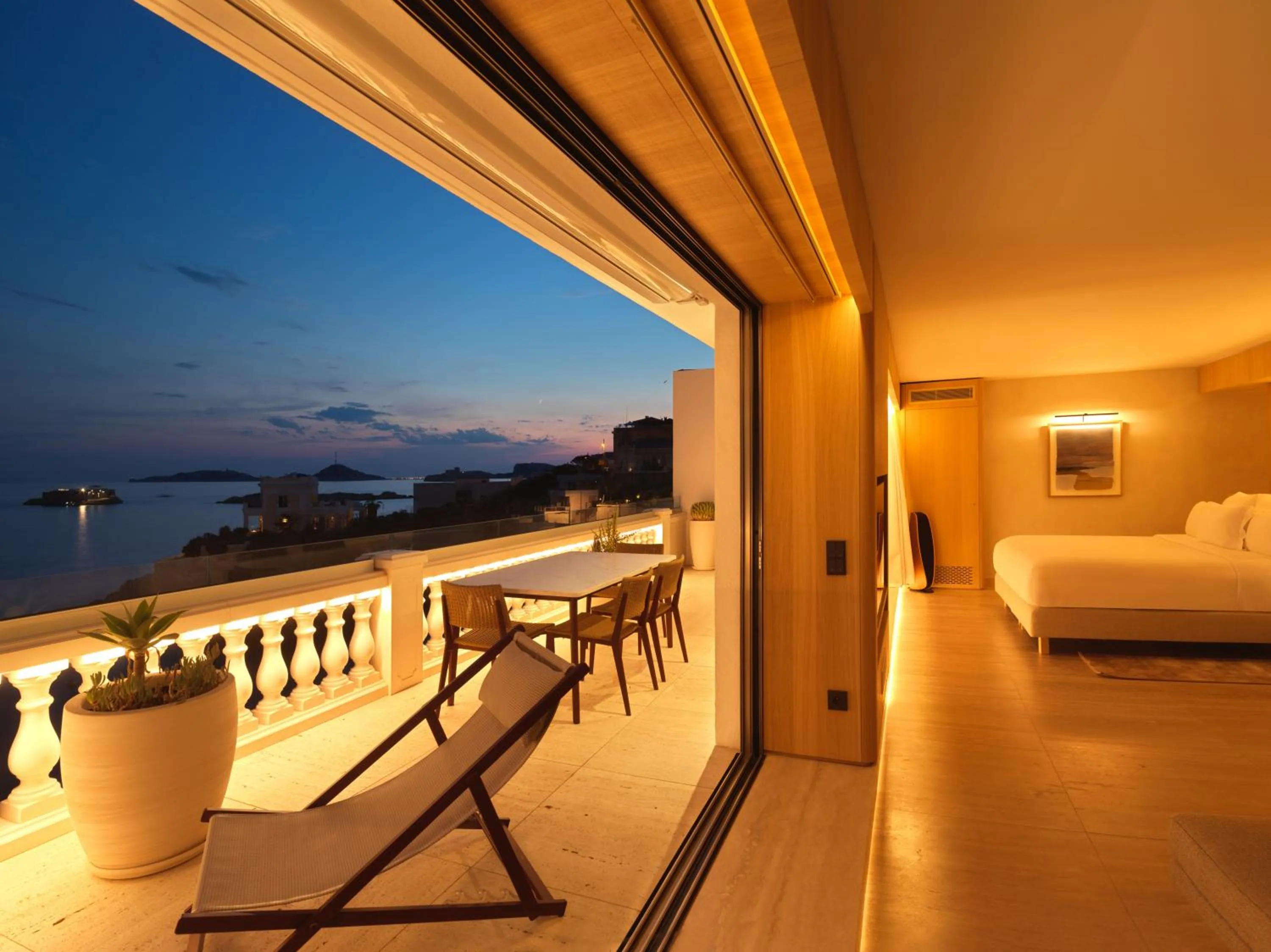 Balcony/Terrace, Bed in Le Petit Nice - Passedat