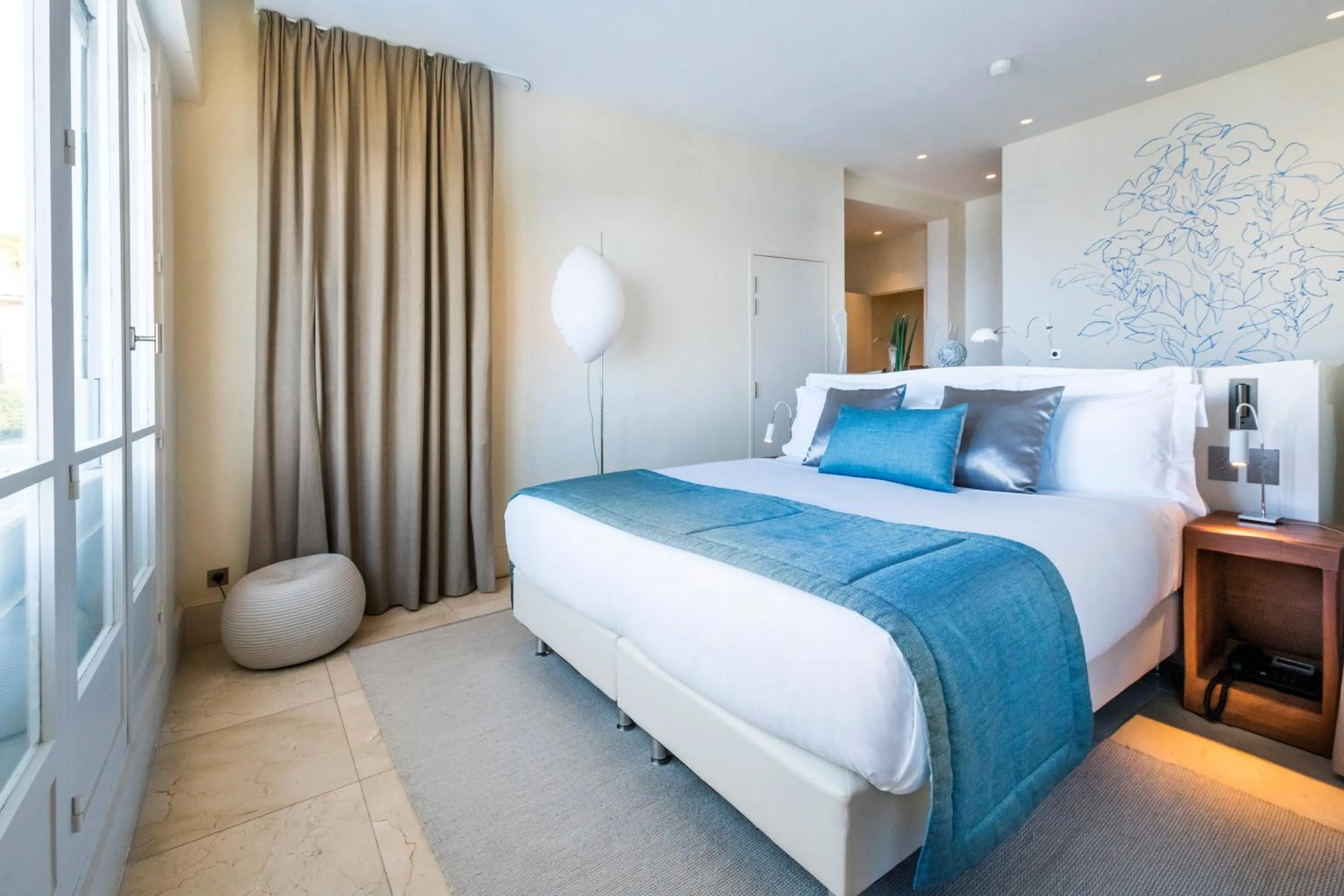 Photo of the whole room, Bed in Le Petit Nice - Passedat