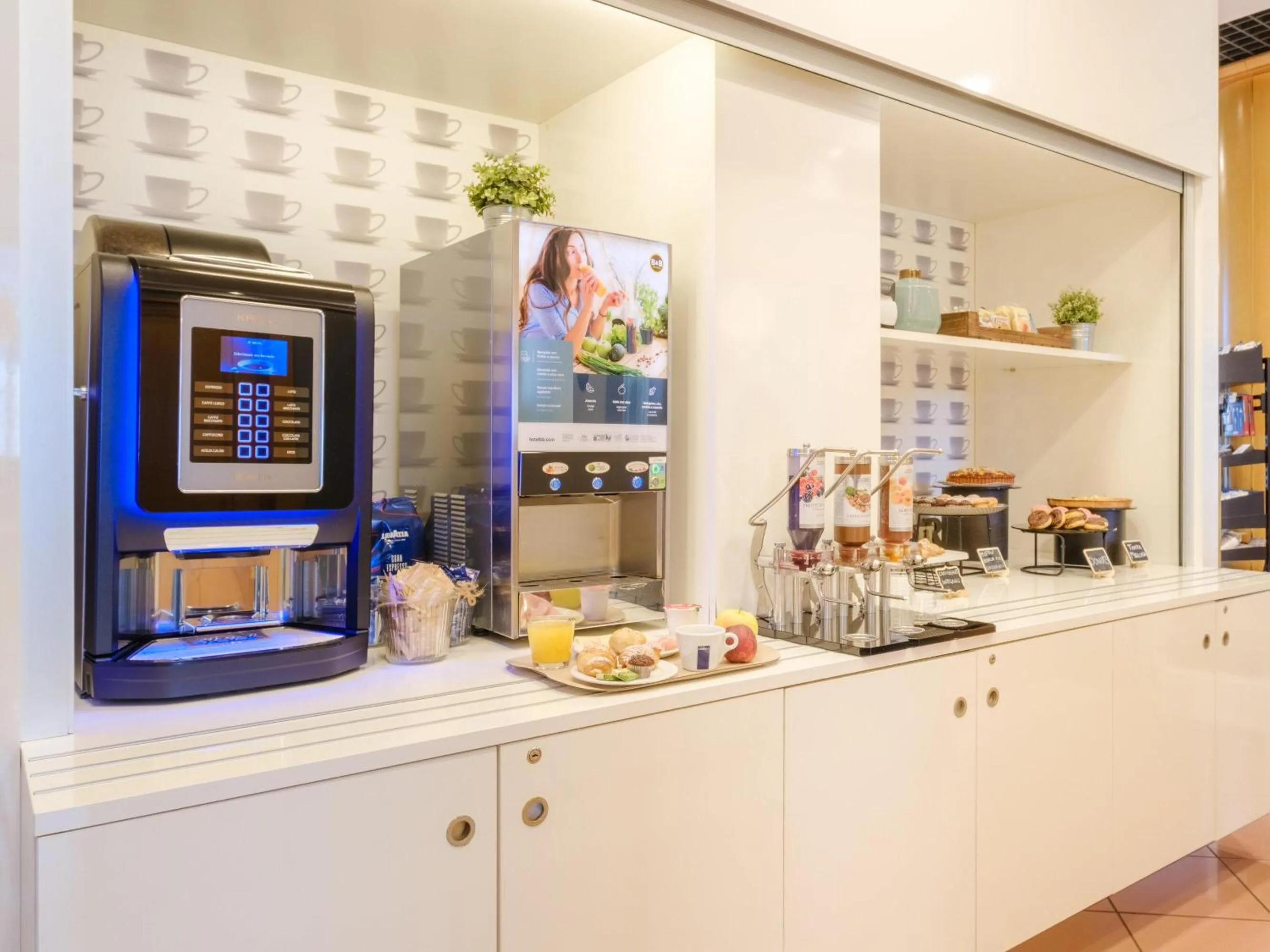 Restaurant/places to eat in B&B Hotel Ravenna