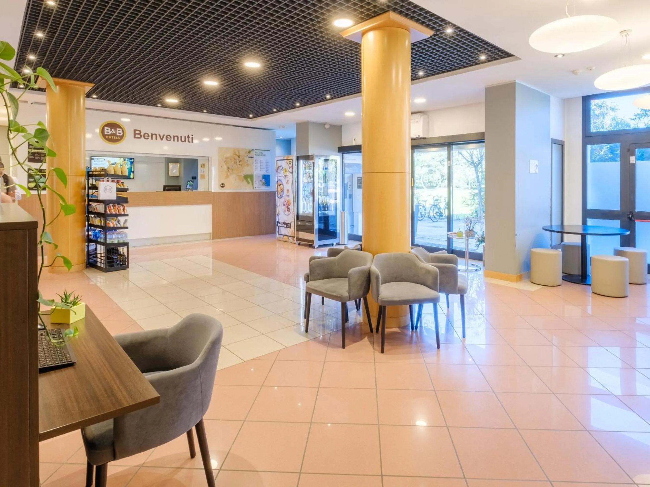 Lobby or reception in B&B Hotel Ravenna