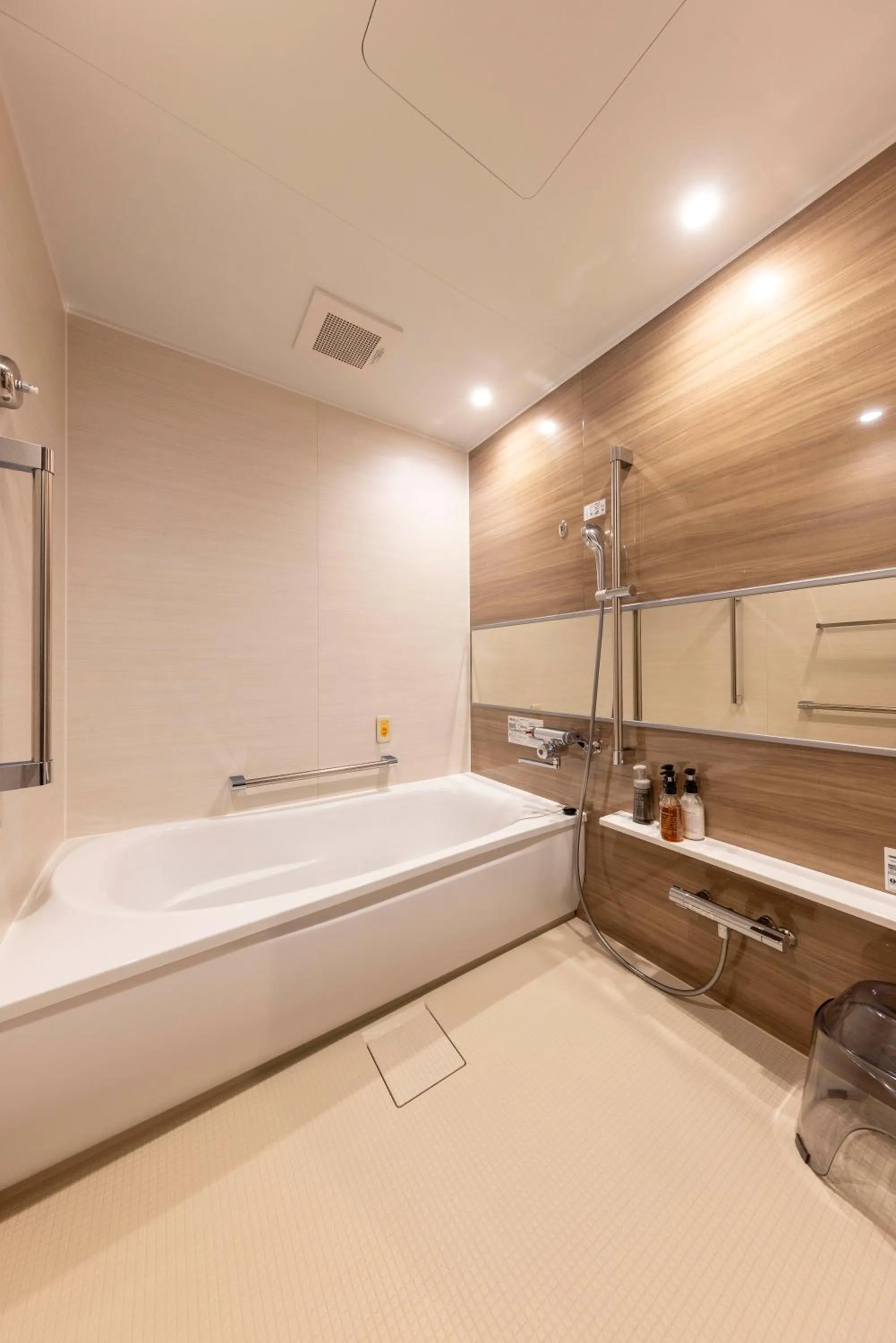 Bathroom, Bed in Hotel Granbinario Tsuruga