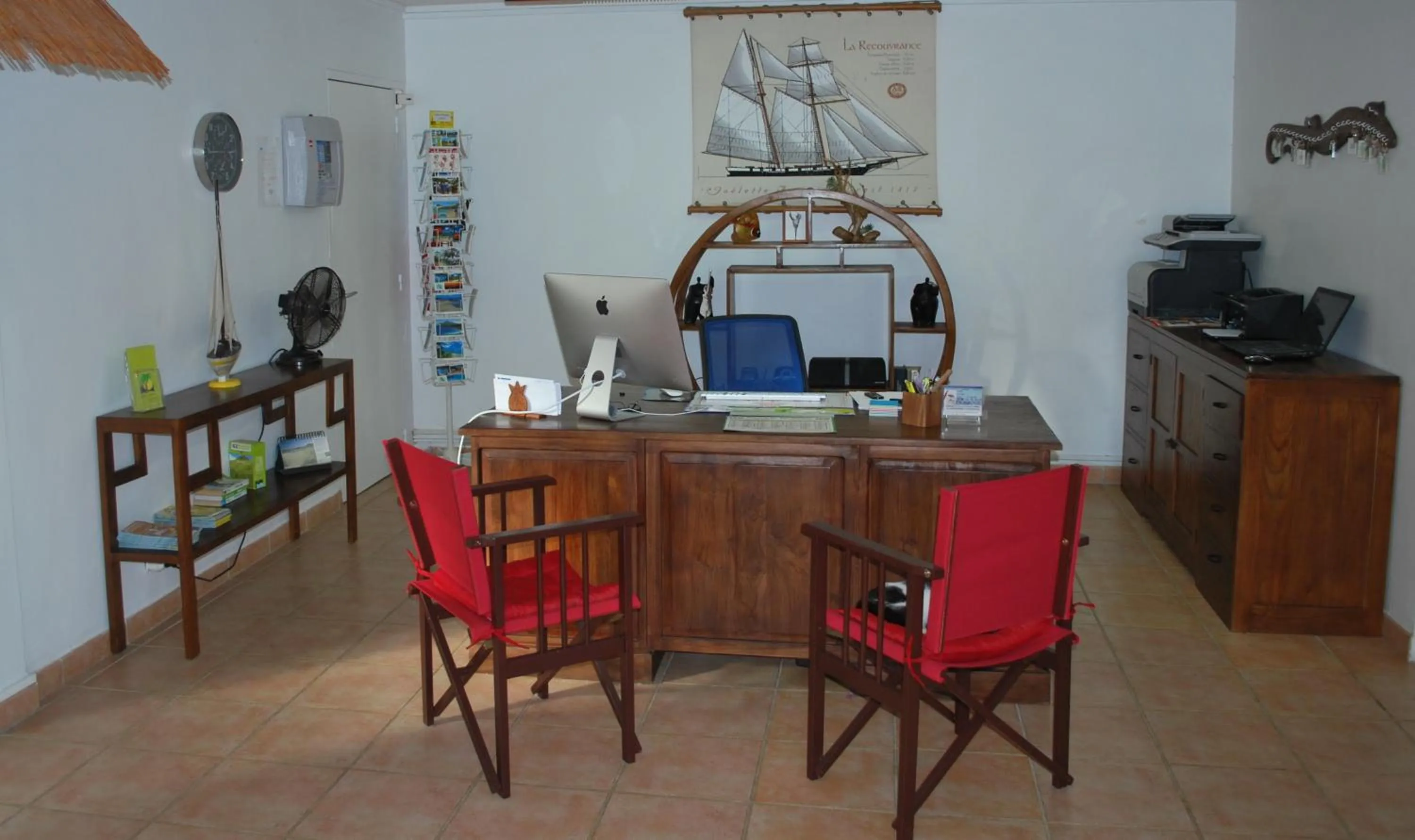 Library in Les Créolines