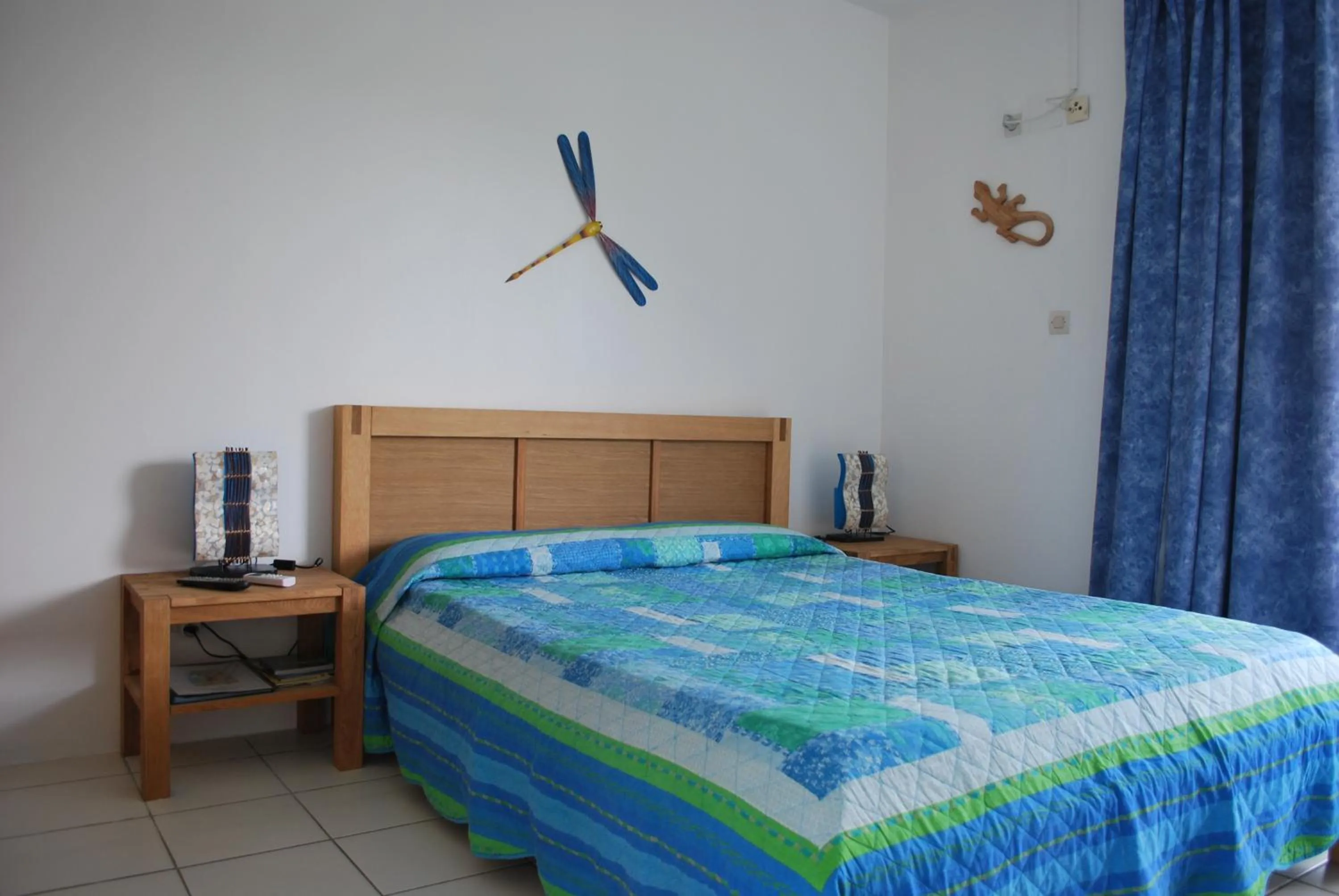 Photo of the whole room, Bed in Les Créolines