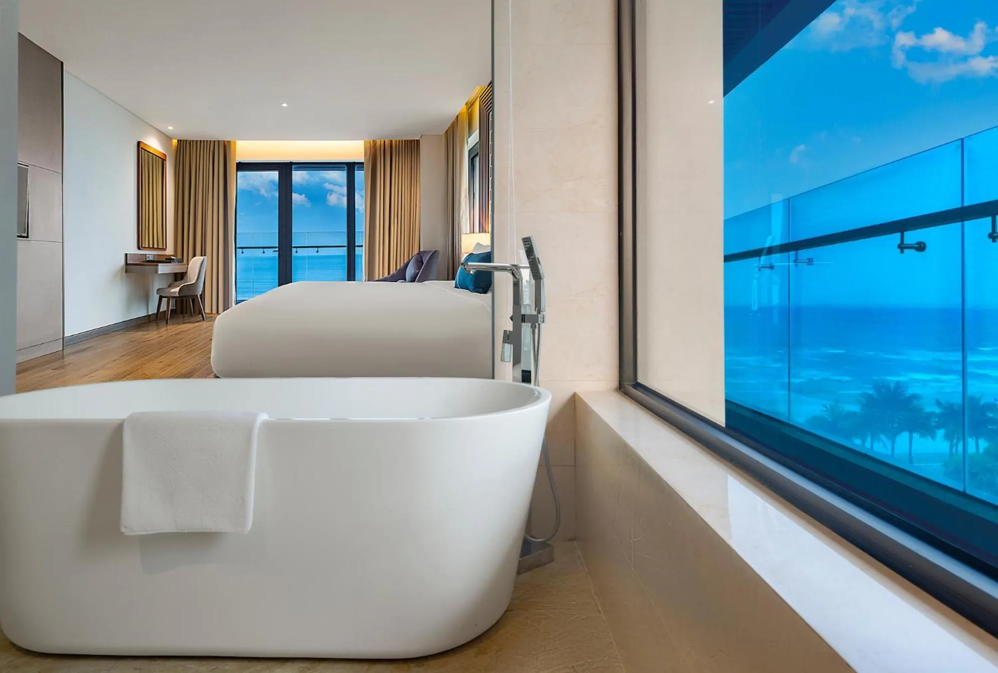 Bath in Peninsula Hotel Danang