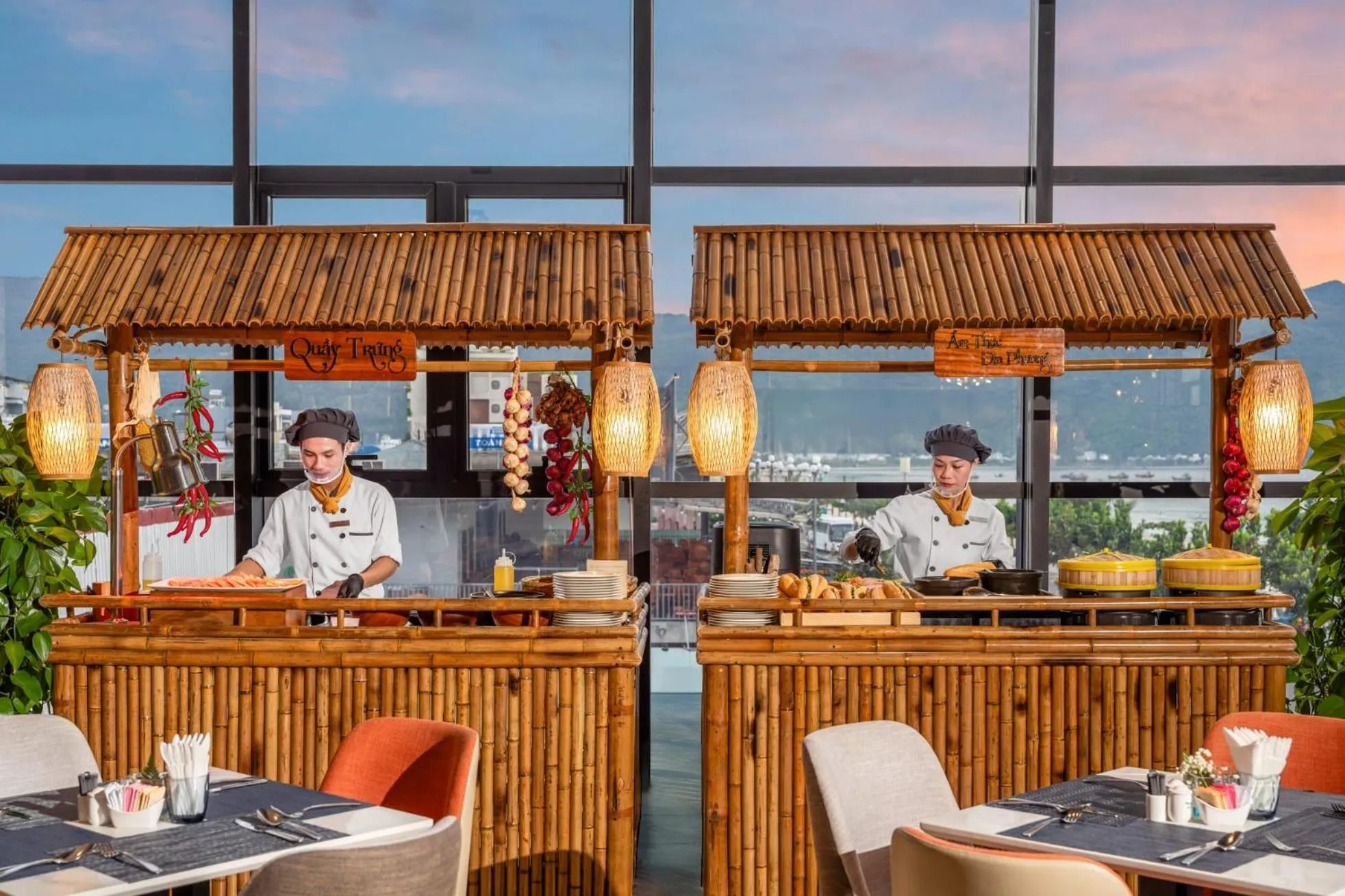 Restaurant/places to eat in Peninsula Hotel Danang