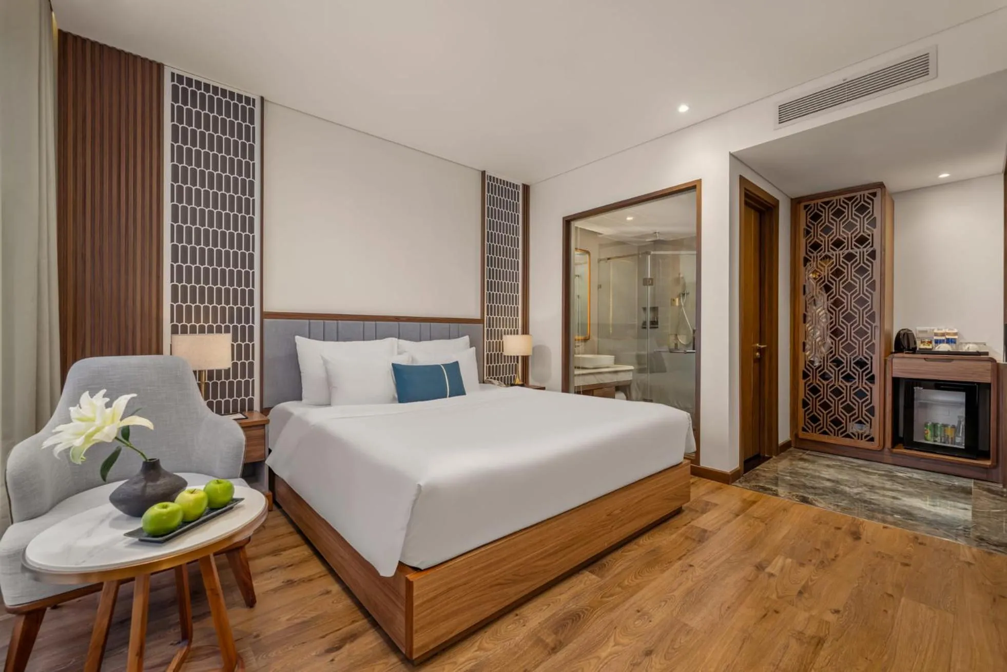 Photo of the whole room, Bed in Peninsula Hotel Danang