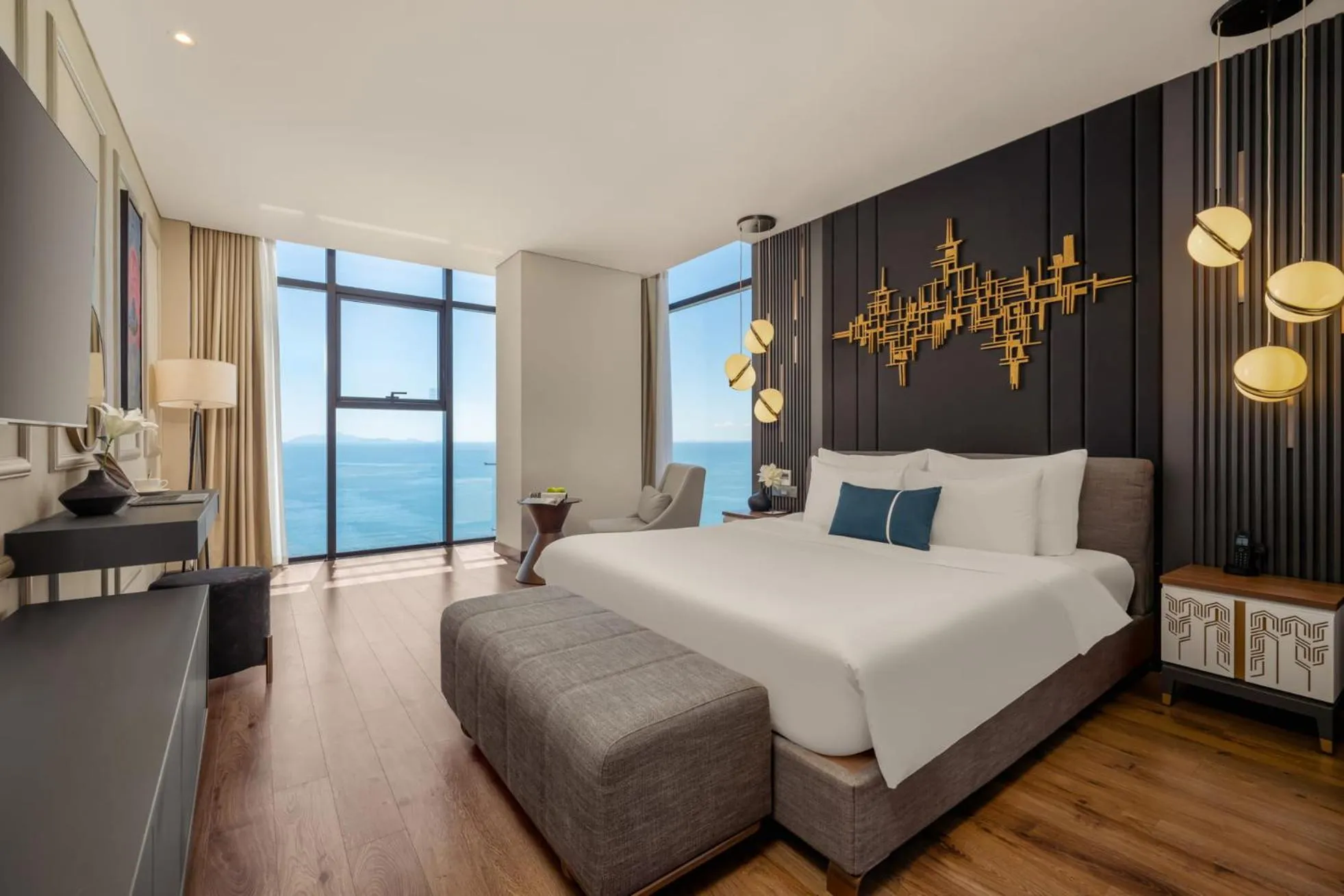 Photo of the whole room, Bed in Peninsula Hotel Danang