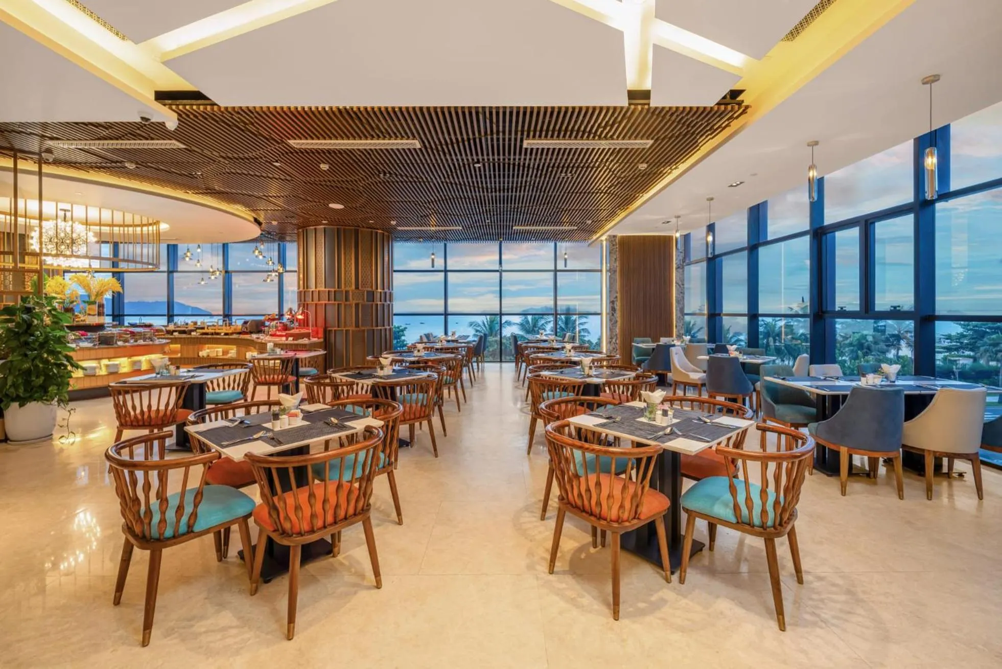 Restaurant/places to eat in Peninsula Hotel Danang