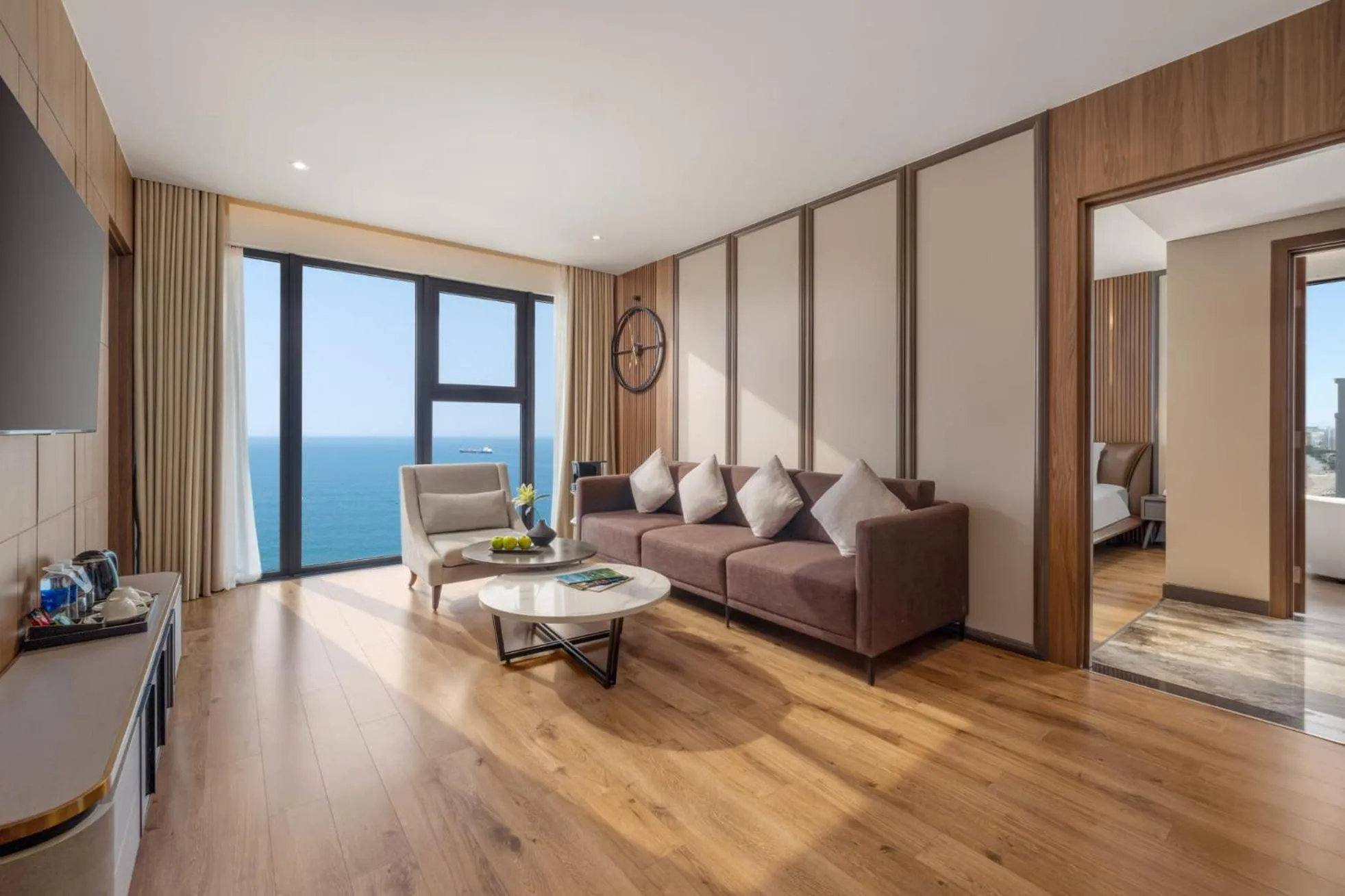 TV and multimedia in Peninsula Hotel Danang