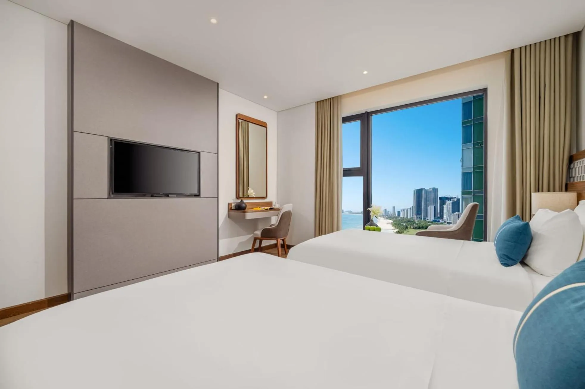 TV and multimedia, Bed in Peninsula Hotel Danang