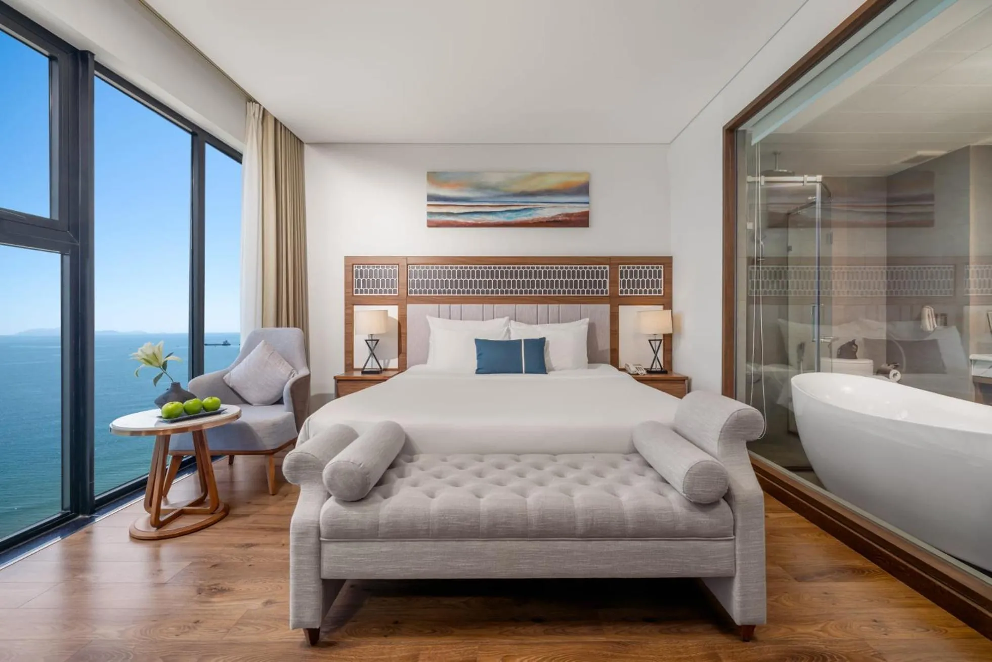 Photo of the whole room, Bed in Peninsula Hotel Danang