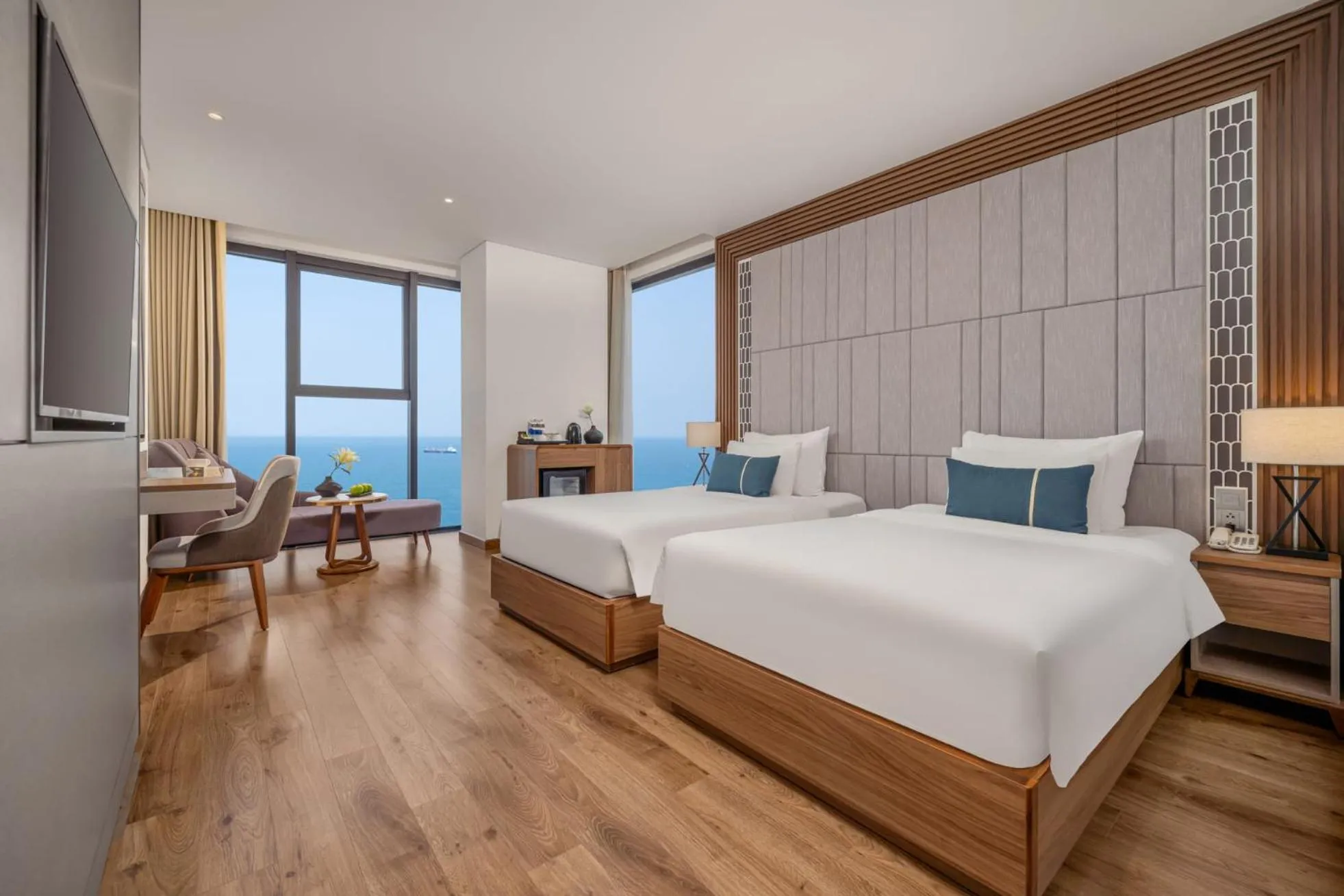 Photo of the whole room, Bed in Peninsula Hotel Danang