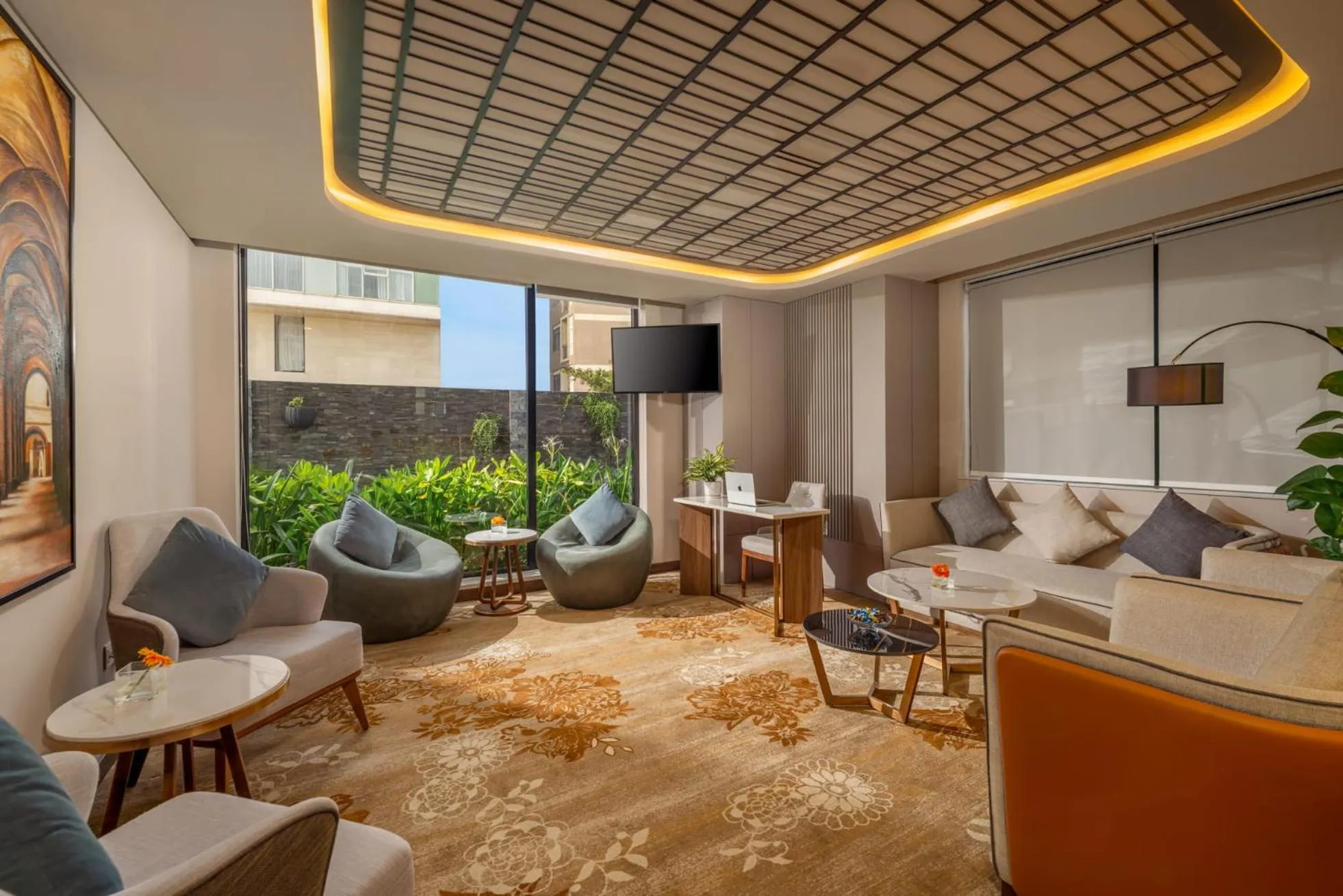 Lounge or bar in Peninsula Hotel Danang