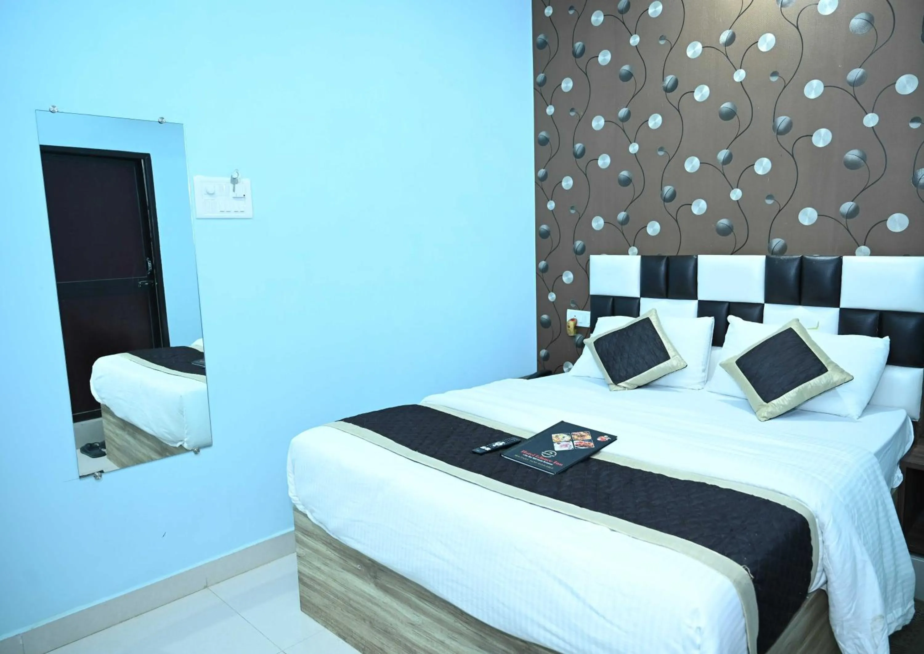 Bedroom, Bed in Super Hotel O Glance Inn