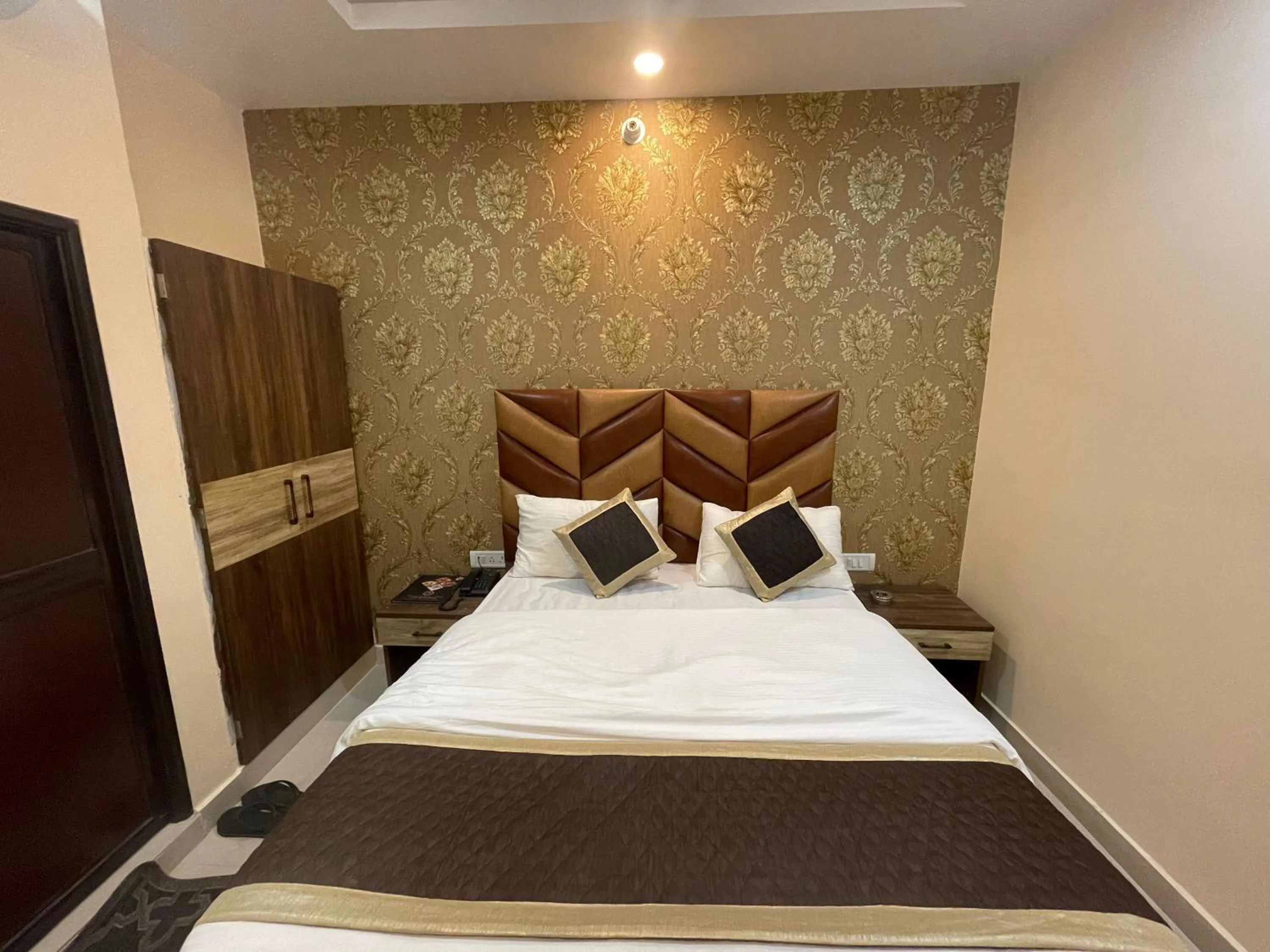 Bedroom, Bed in Super Hotel O Glance Inn