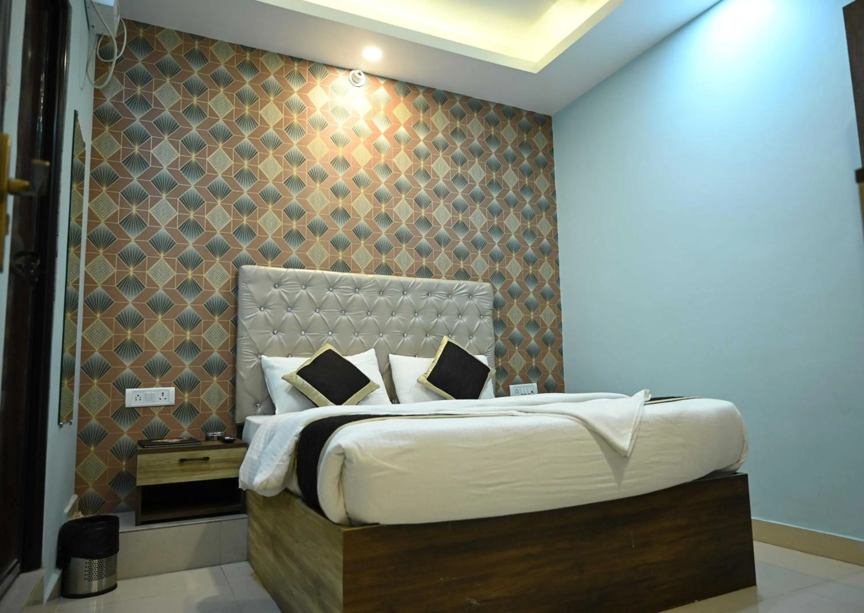 Bedroom, Bed in Super Hotel O Glance Inn