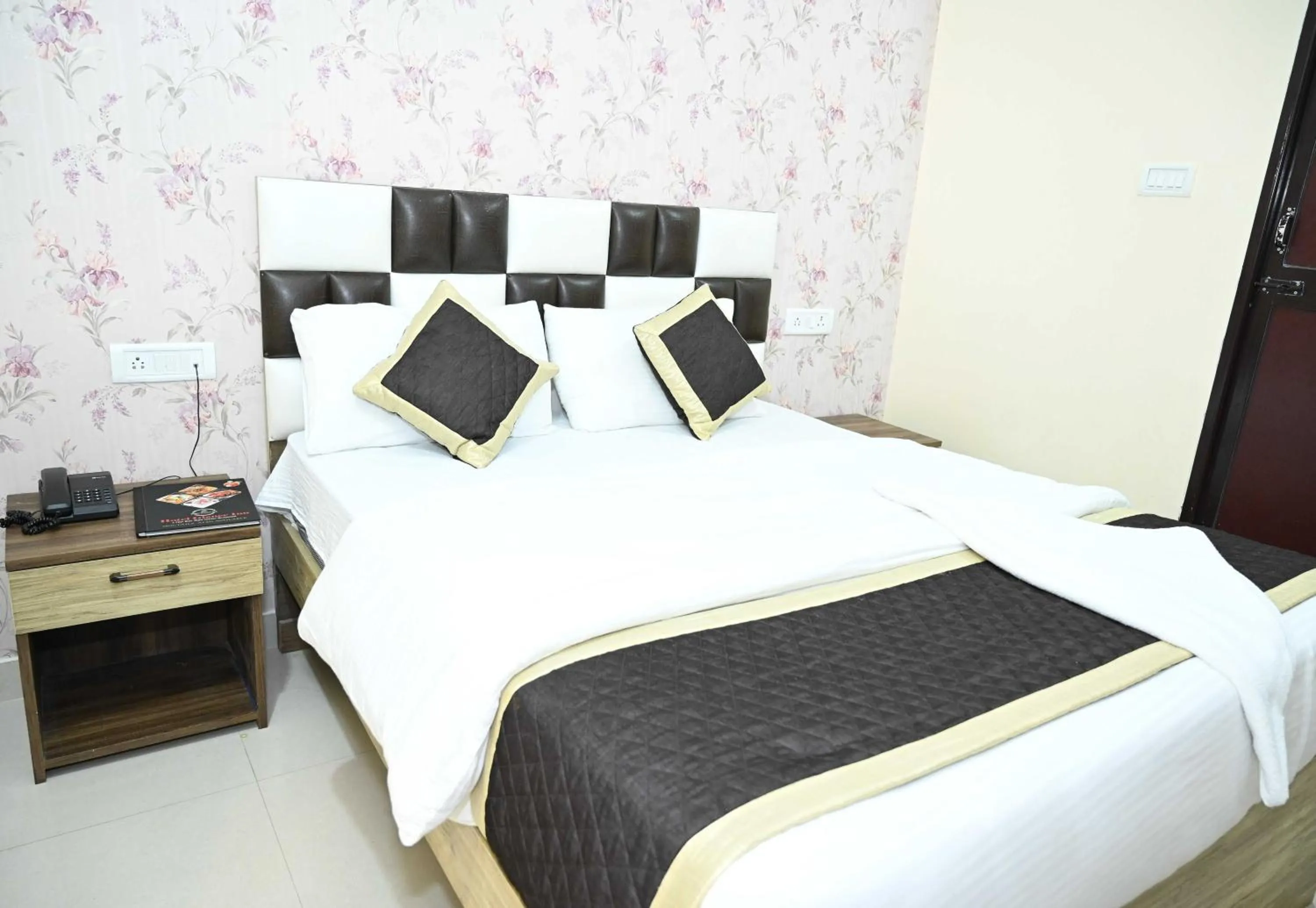 Bedroom, Bed in Super Hotel O Glance Inn