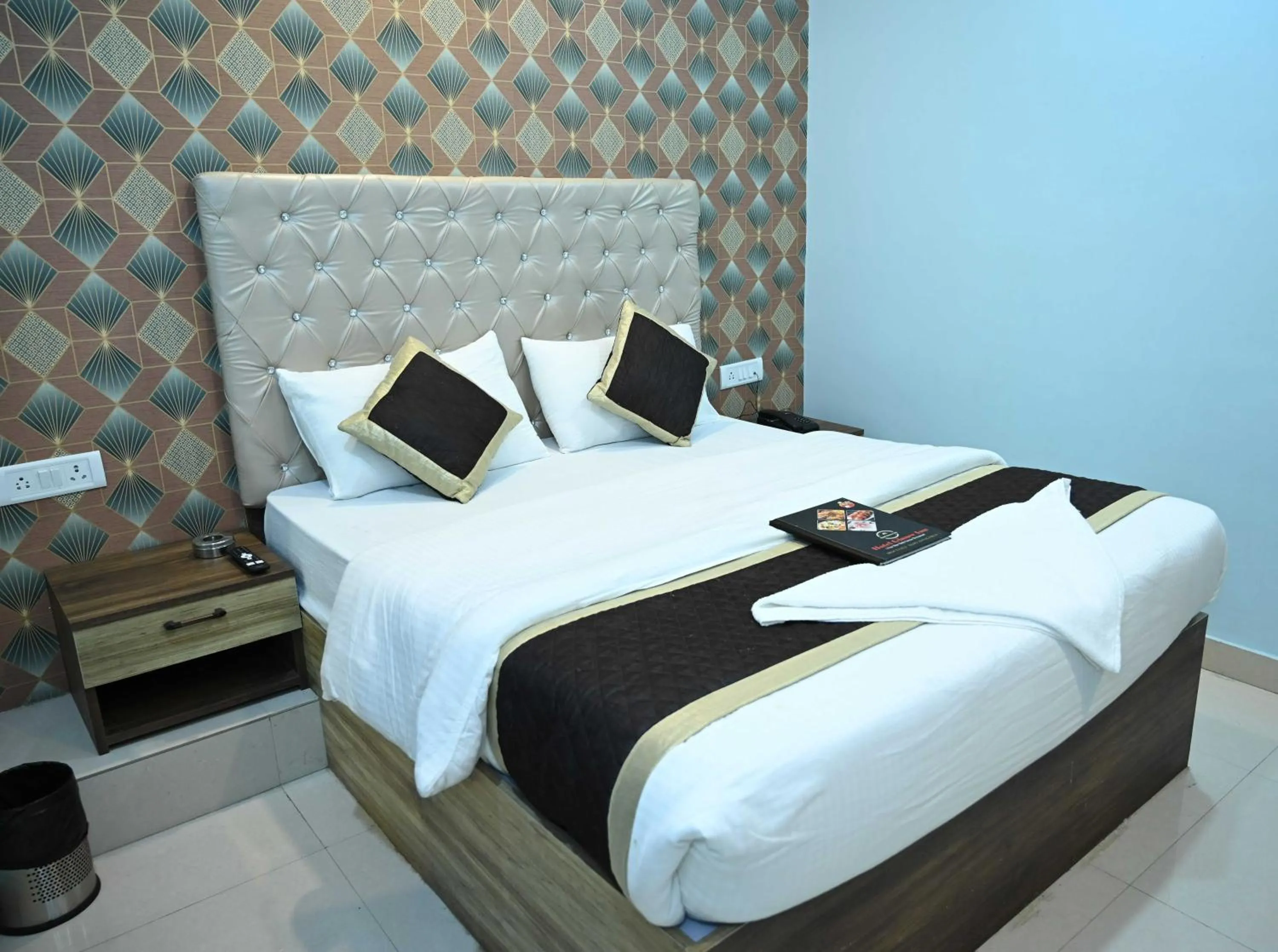 Bedroom, Bed in Super Hotel O Glance Inn