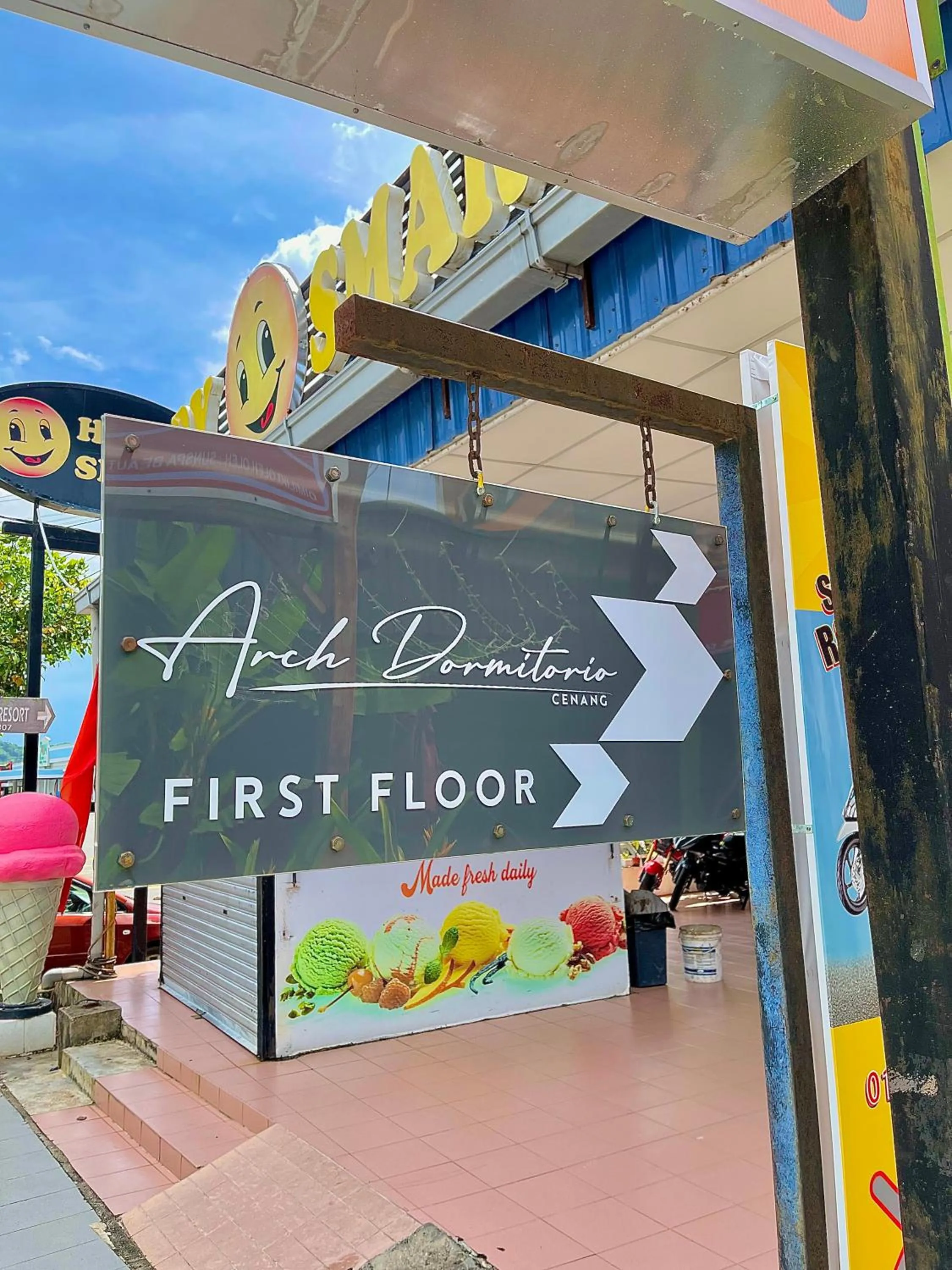 Logo/Certificate/Sign in Arch Dormitorio Cenang