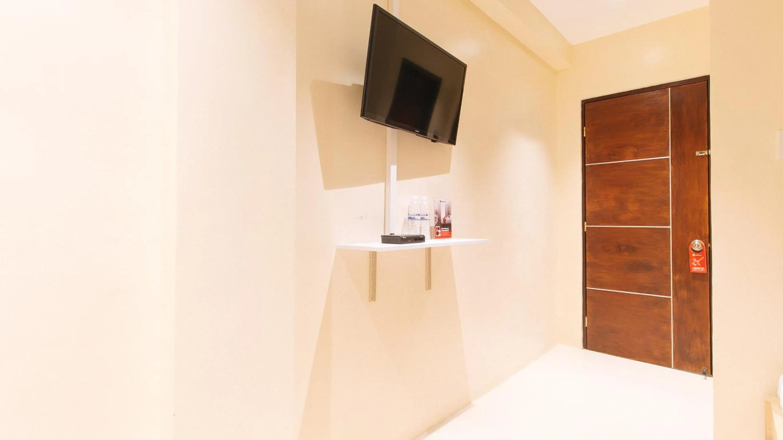 TV and multimedia in RedDooorz @ Laiya Vivo Hotel Batangas