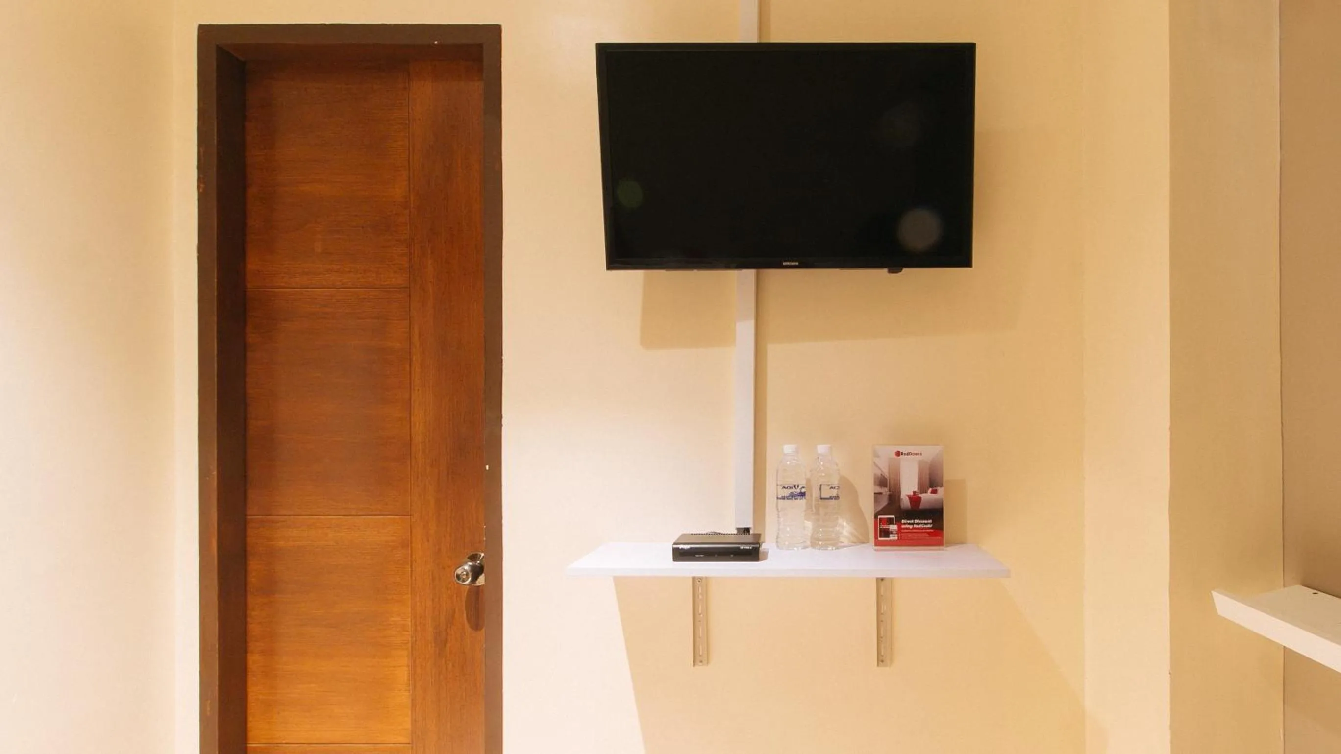 TV and multimedia in RedDooorz @ Laiya Vivo Hotel Batangas