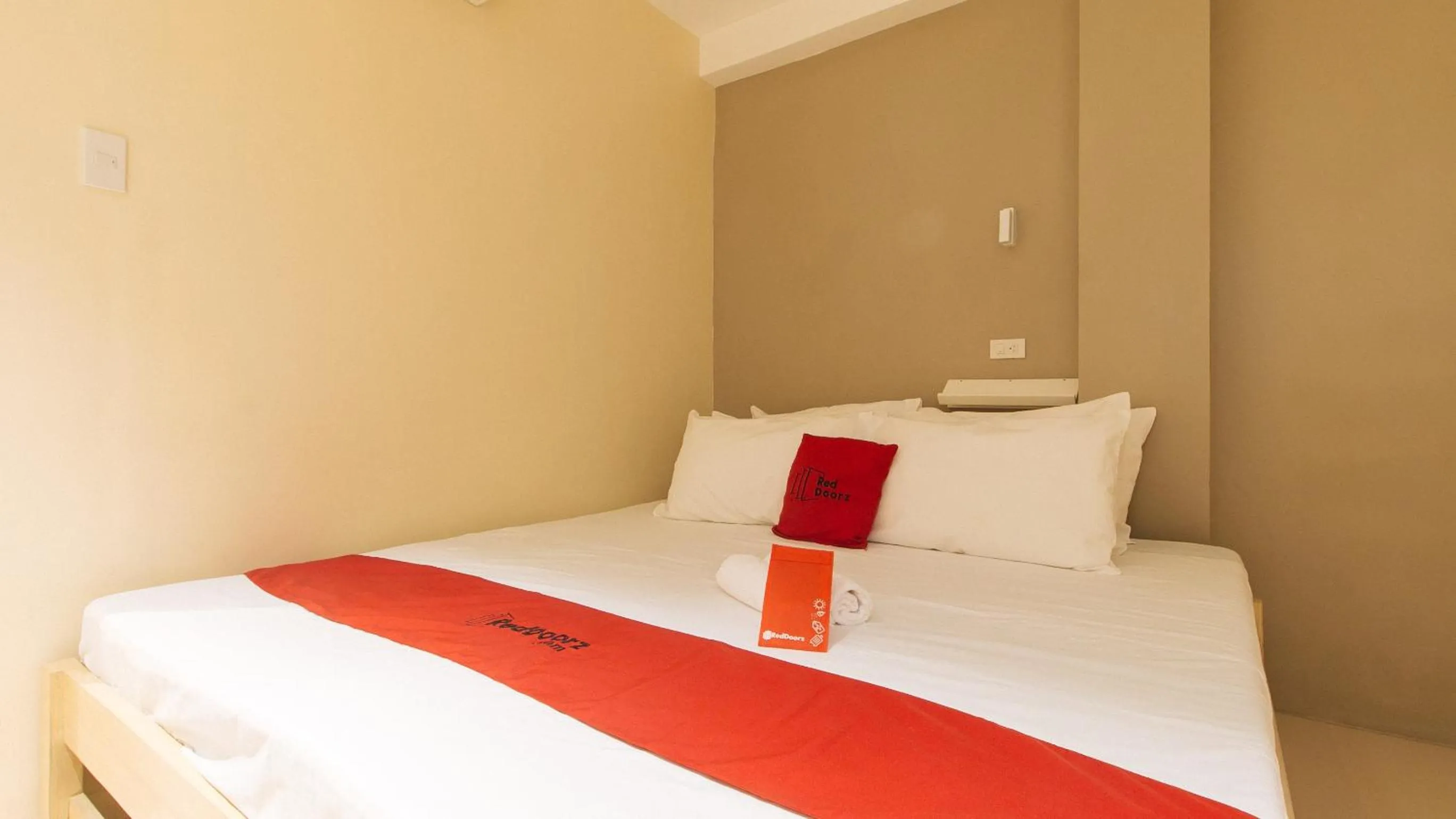 Bed in RedDooorz @ Laiya Vivo Hotel Batangas