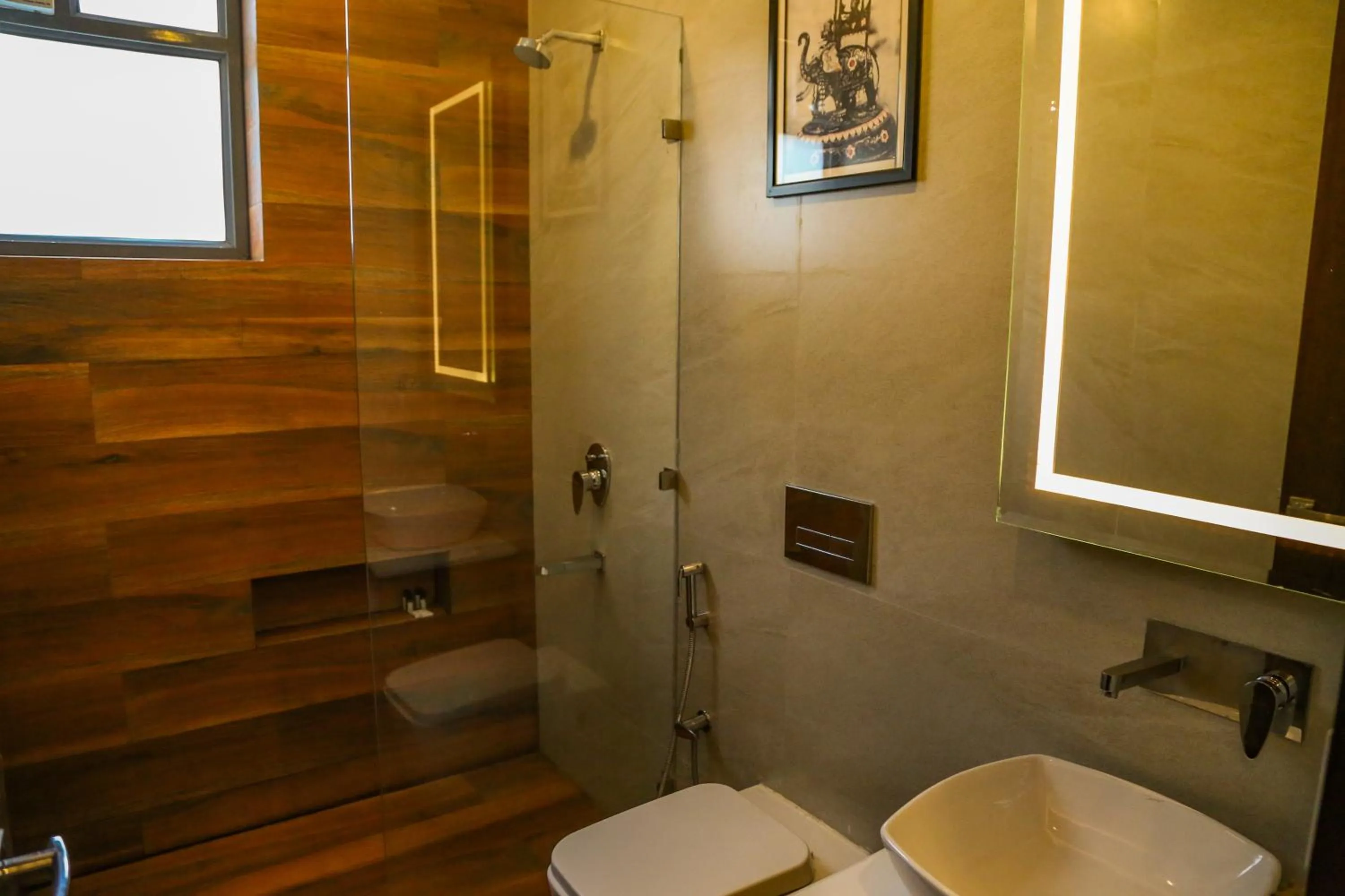 Shower in Four Leaf Hotel - Sapphire Blue, Varanasi
