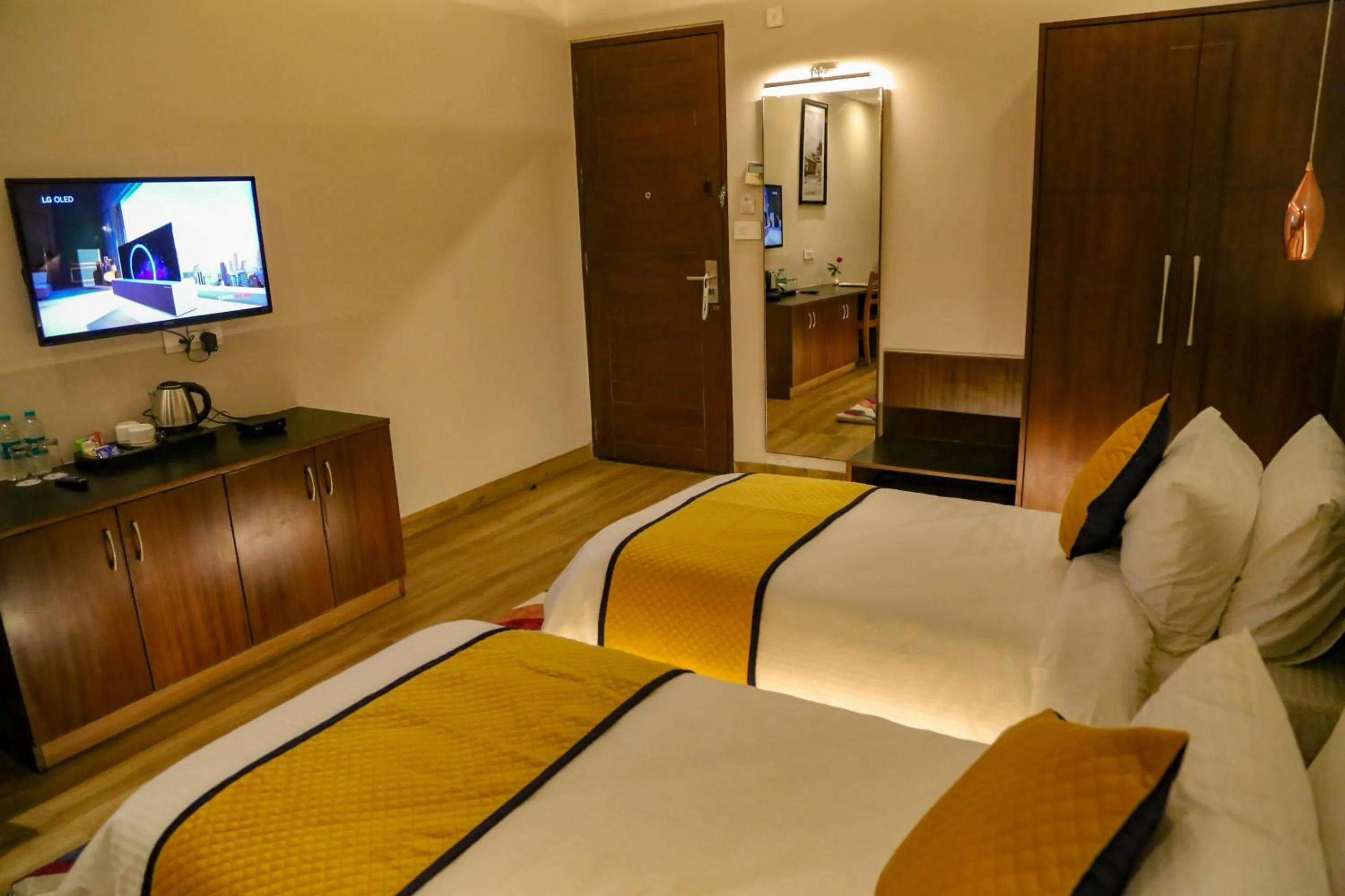 Bed in Four Leaf Hotel - Sapphire Blue, Varanasi