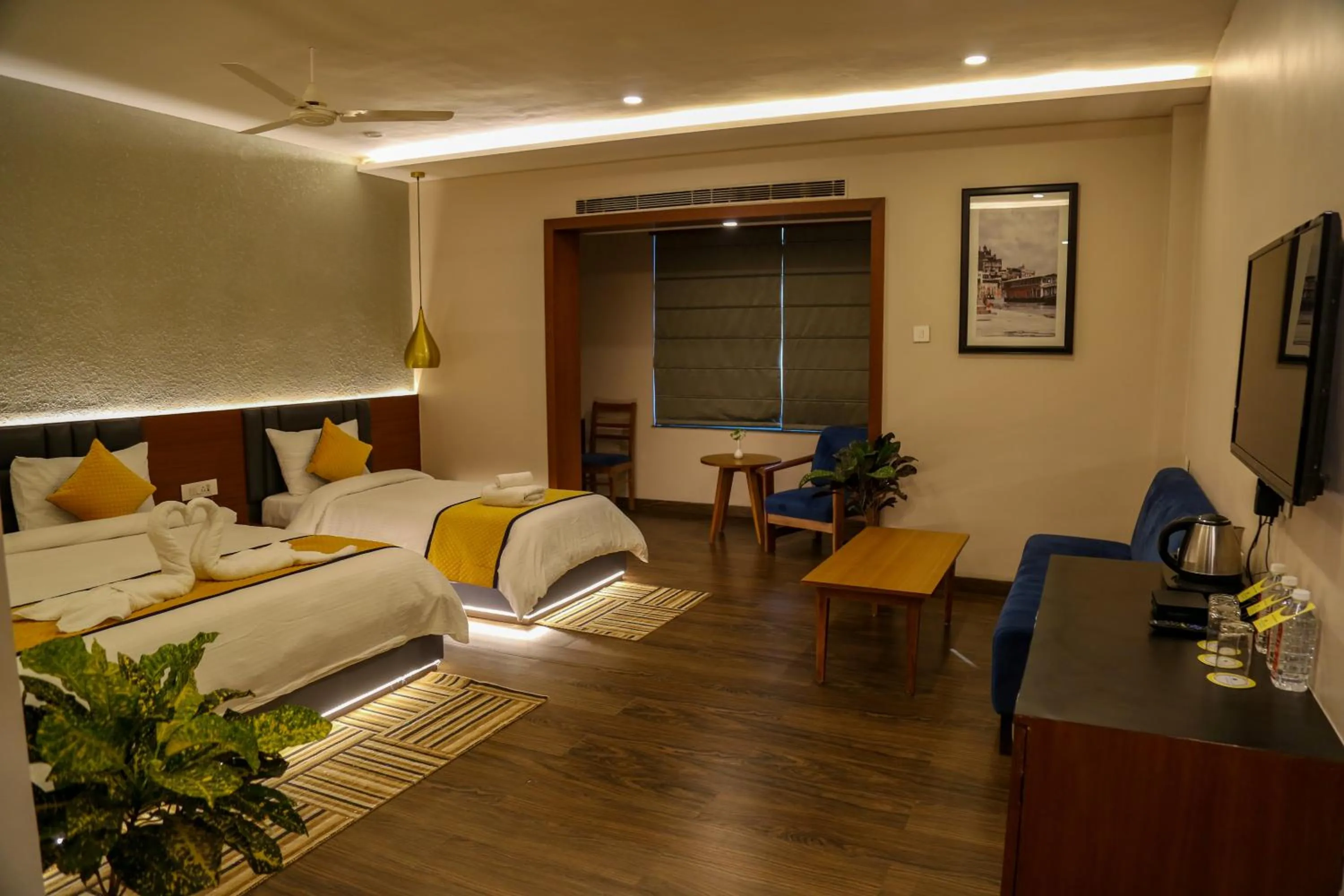 Bedroom, Bed in Four Leaf Hotel - Sapphire Blue, Varanasi