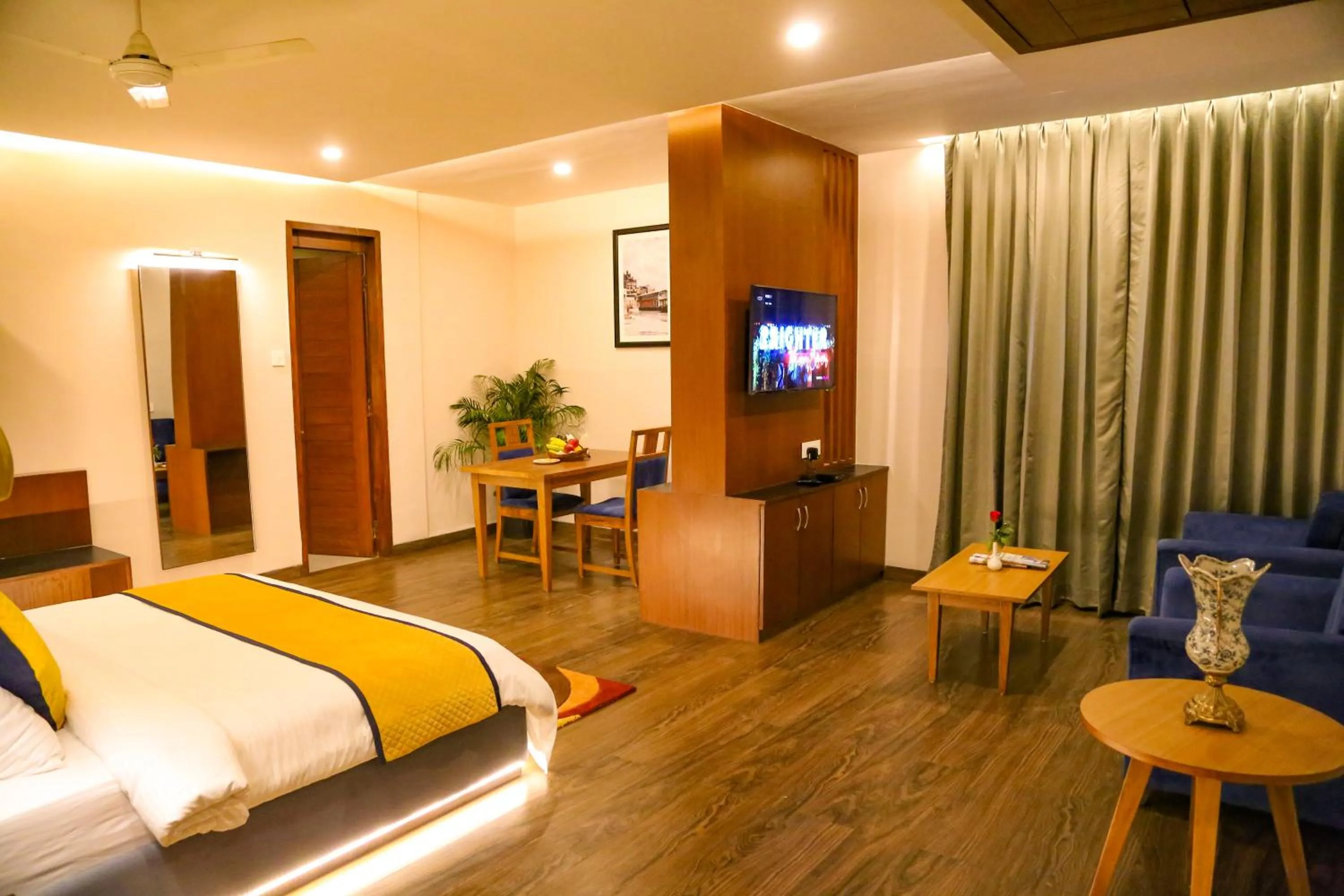 Bed in Four Leaf Hotel - Sapphire Blue, Varanasi