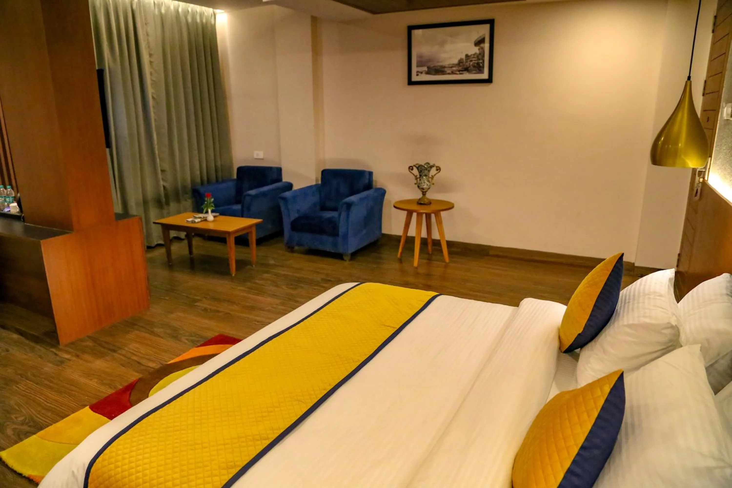 Bed in Four Leaf Hotel - Sapphire Blue, Varanasi