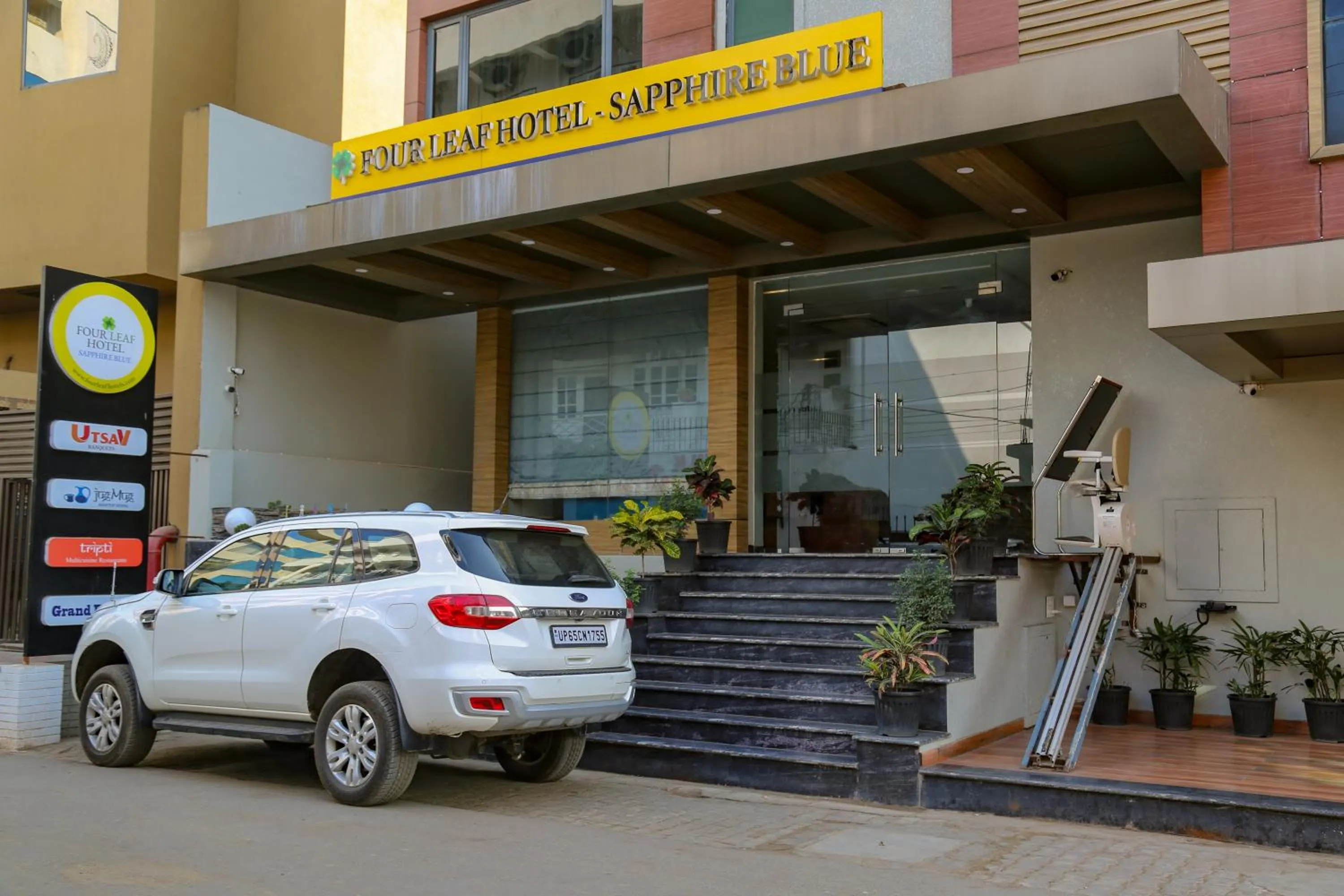 Facade/entrance in Four Leaf Hotel - Sapphire Blue, Varanasi
