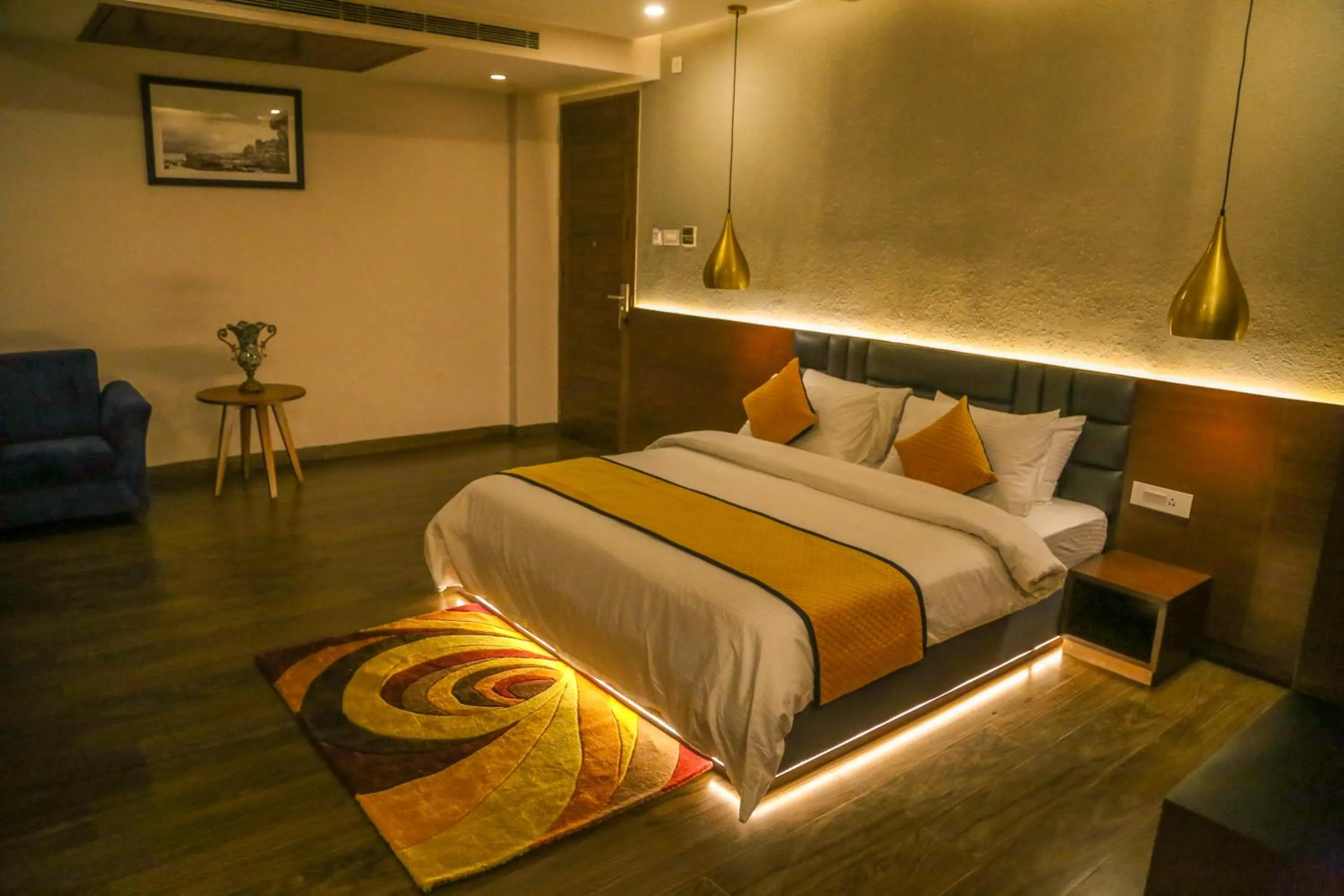 Bed in Four Leaf Hotel - Sapphire Blue, Varanasi